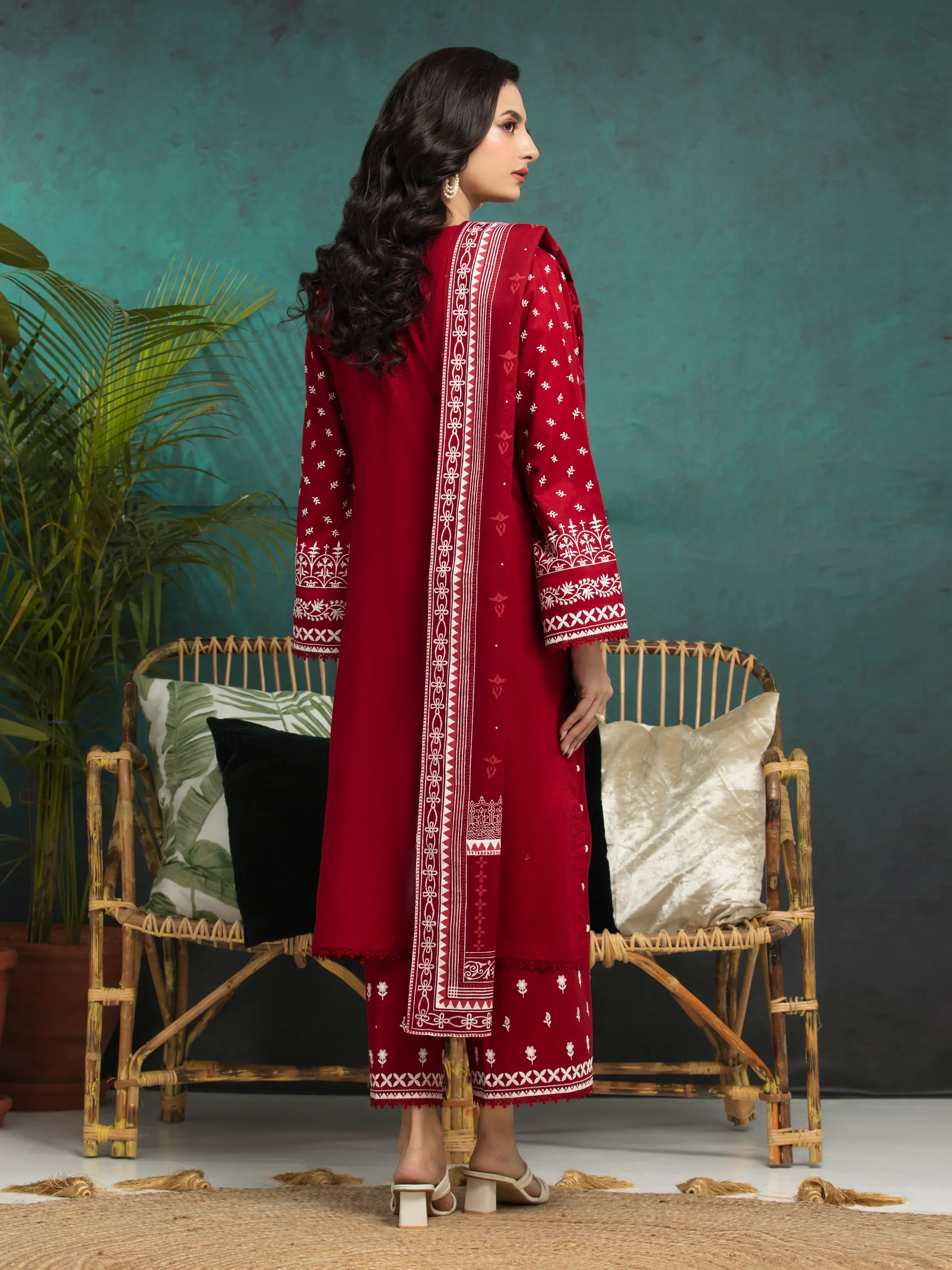 Unstitched Embroidered Cambric Suit - EWU5V2-31004-3P - Image 2