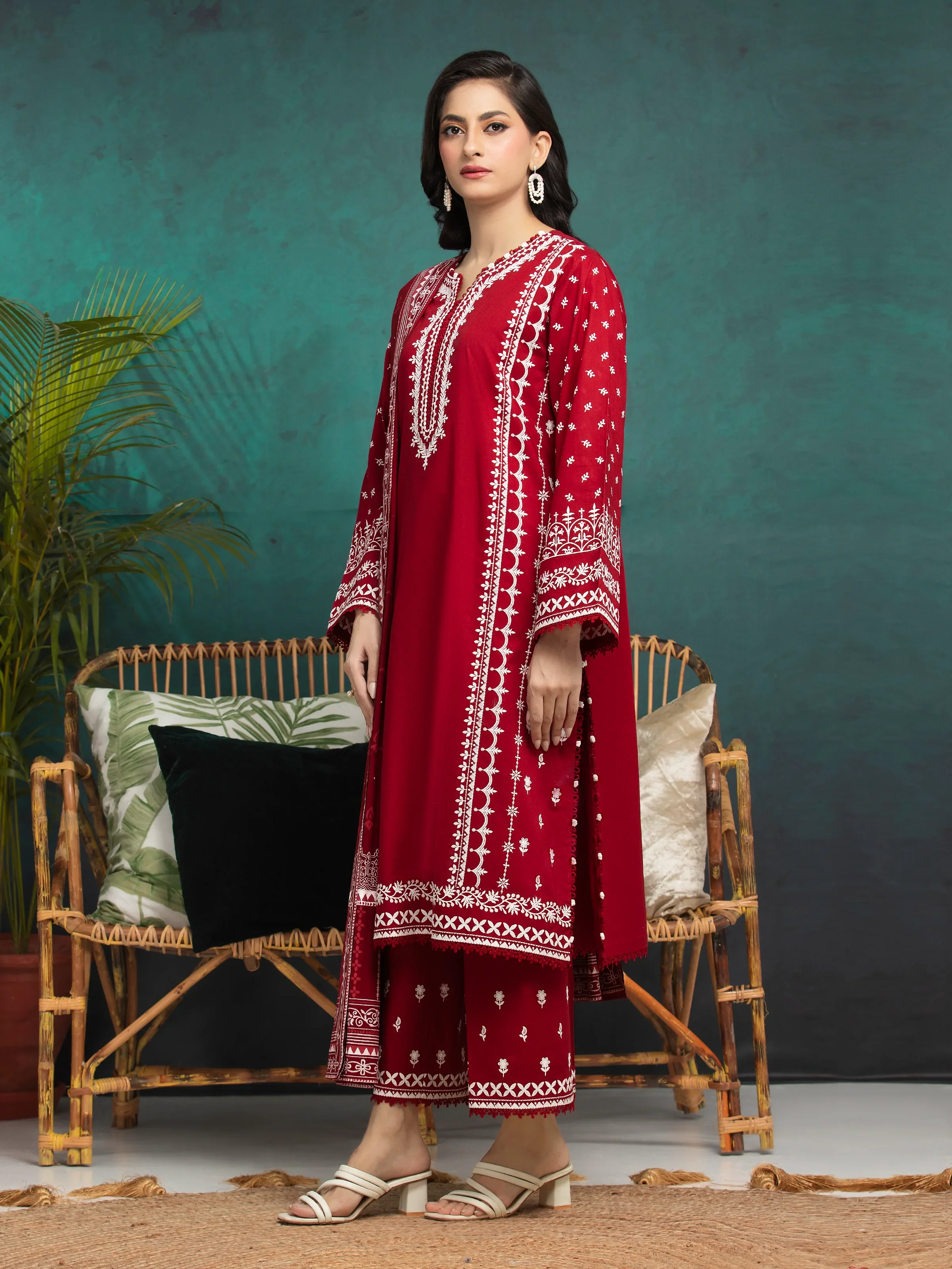 Unstitched Embroidered Cambric Suit - EWU5V2-31004-3P - Image 3