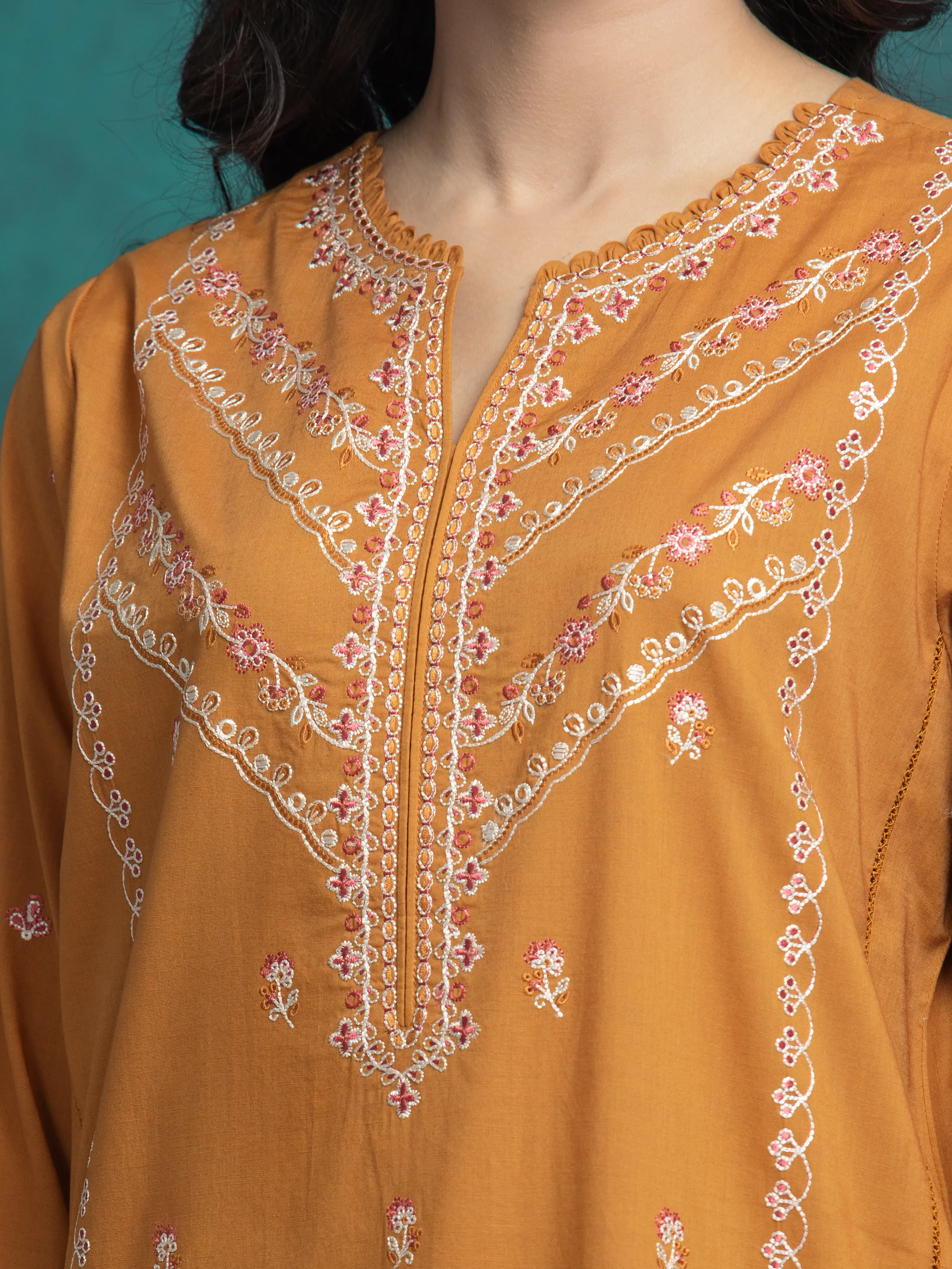 Unstitched Embroidered Cambric Suit - EWU5V2-31005-3P - Image 4