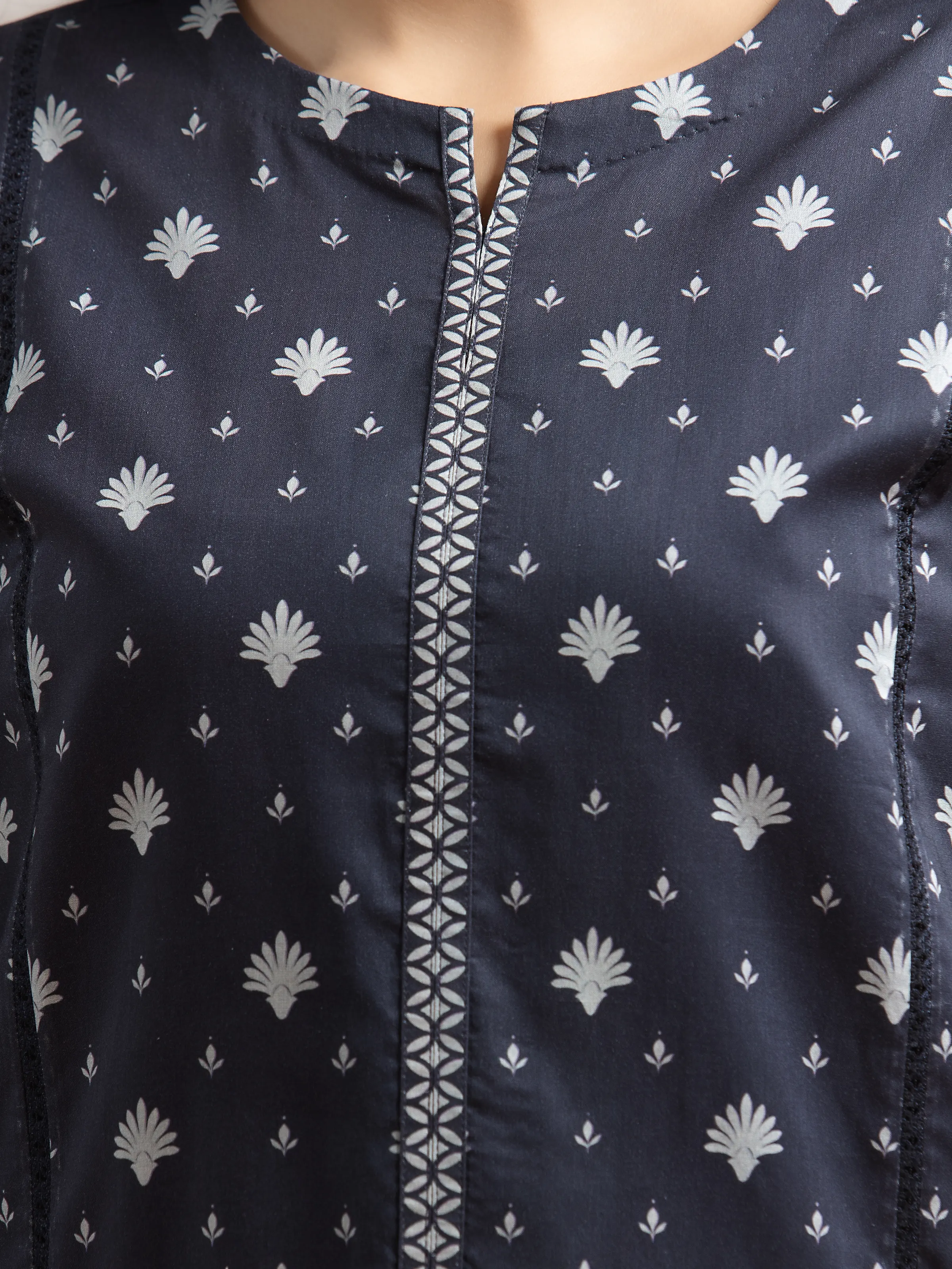Unstitched Printed Khaddar Suit - EWU24A3-29595-3P - Image 5