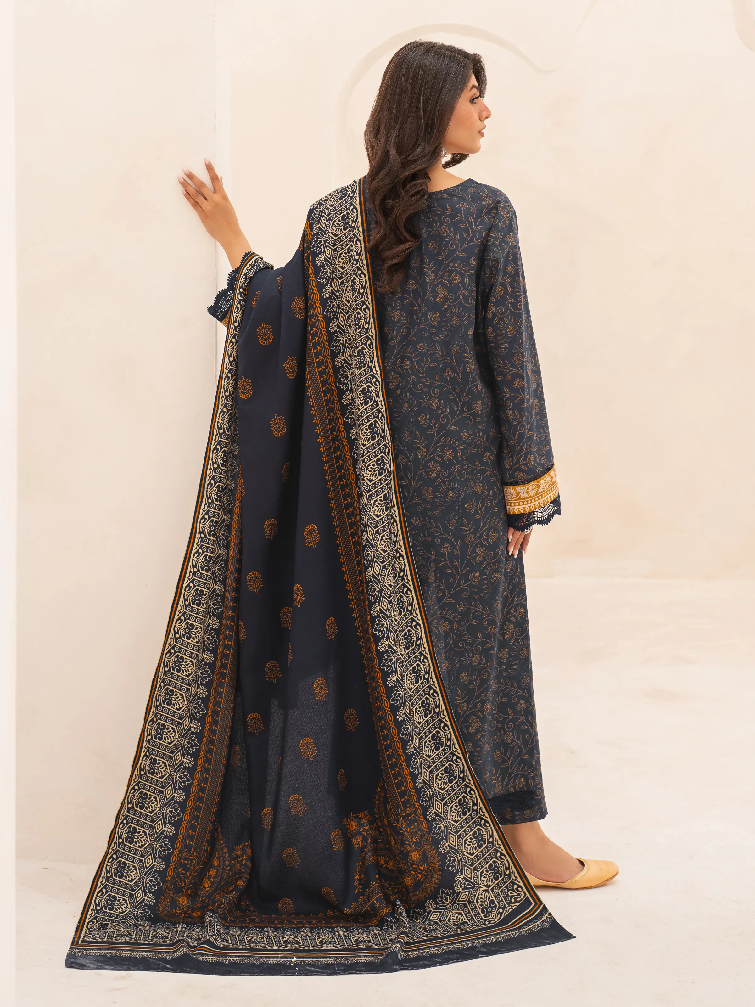 Unstitched Printed Khaddar Suit - EWU24M3-084 - Image 7