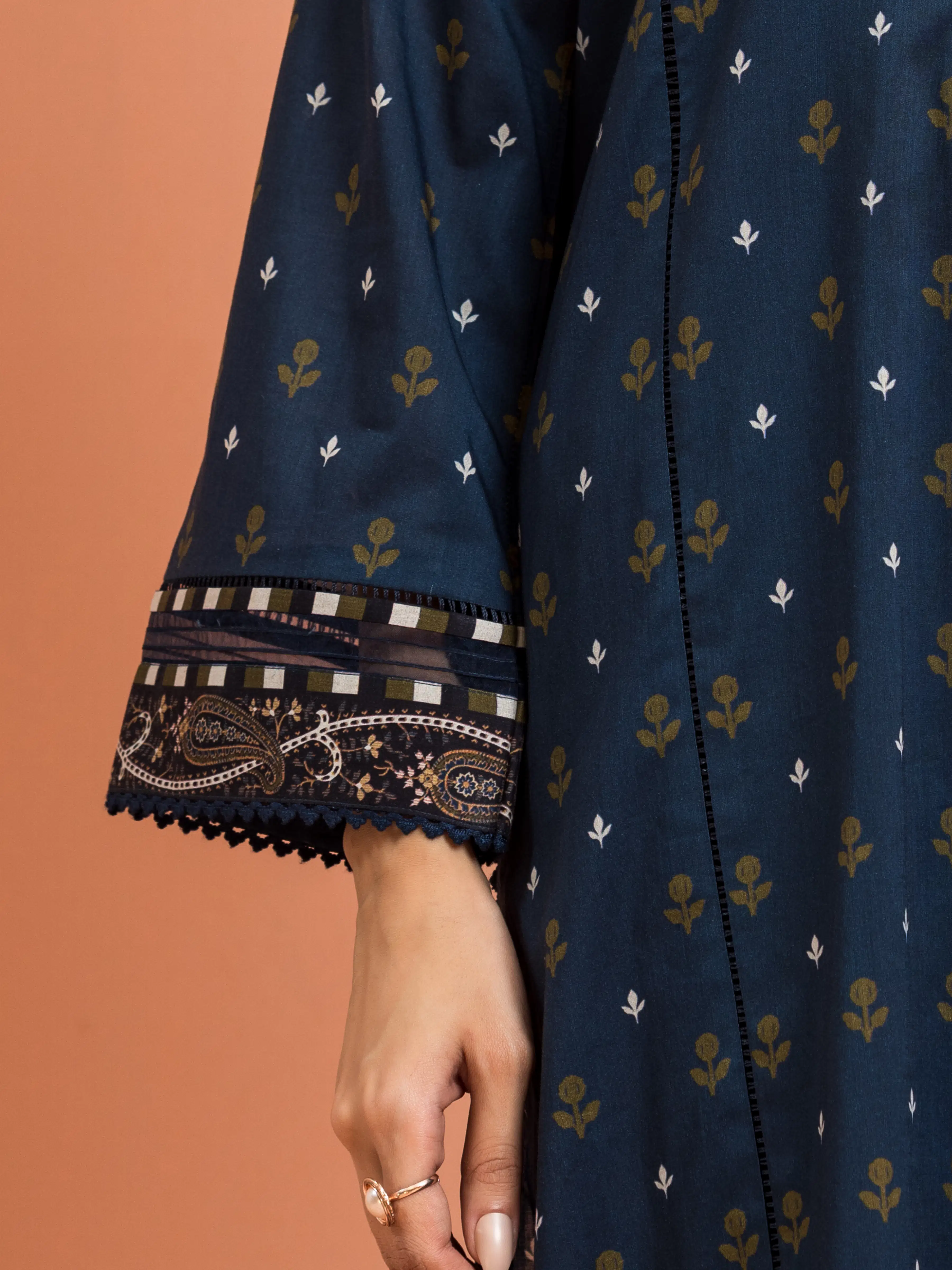 Unstitched Printed Khaddar Suit - EWU24M3-096 - Image 4