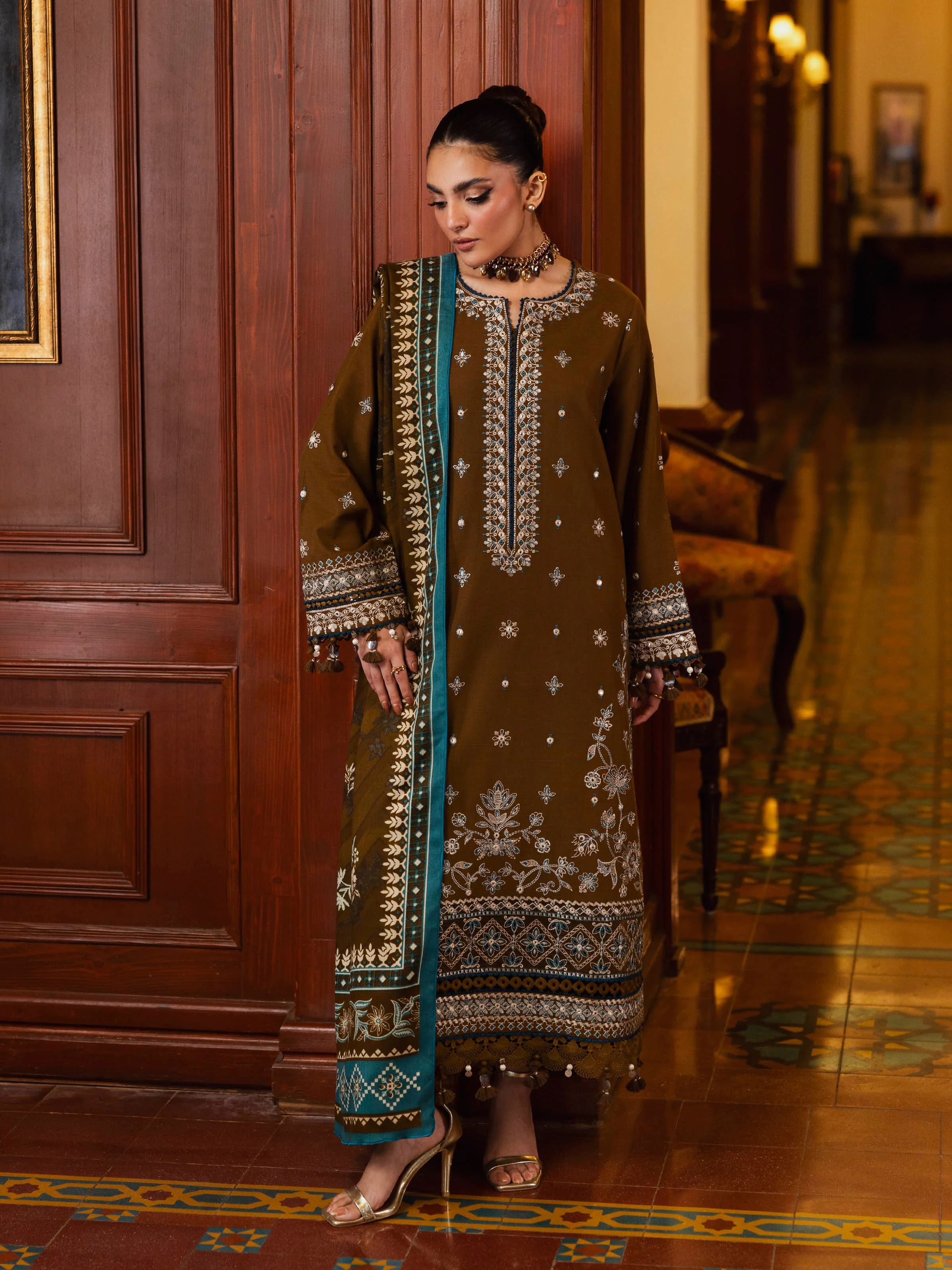 Unstitched Embroidered Khaddar Suit - EWU5V11-32002-3P - Image 4