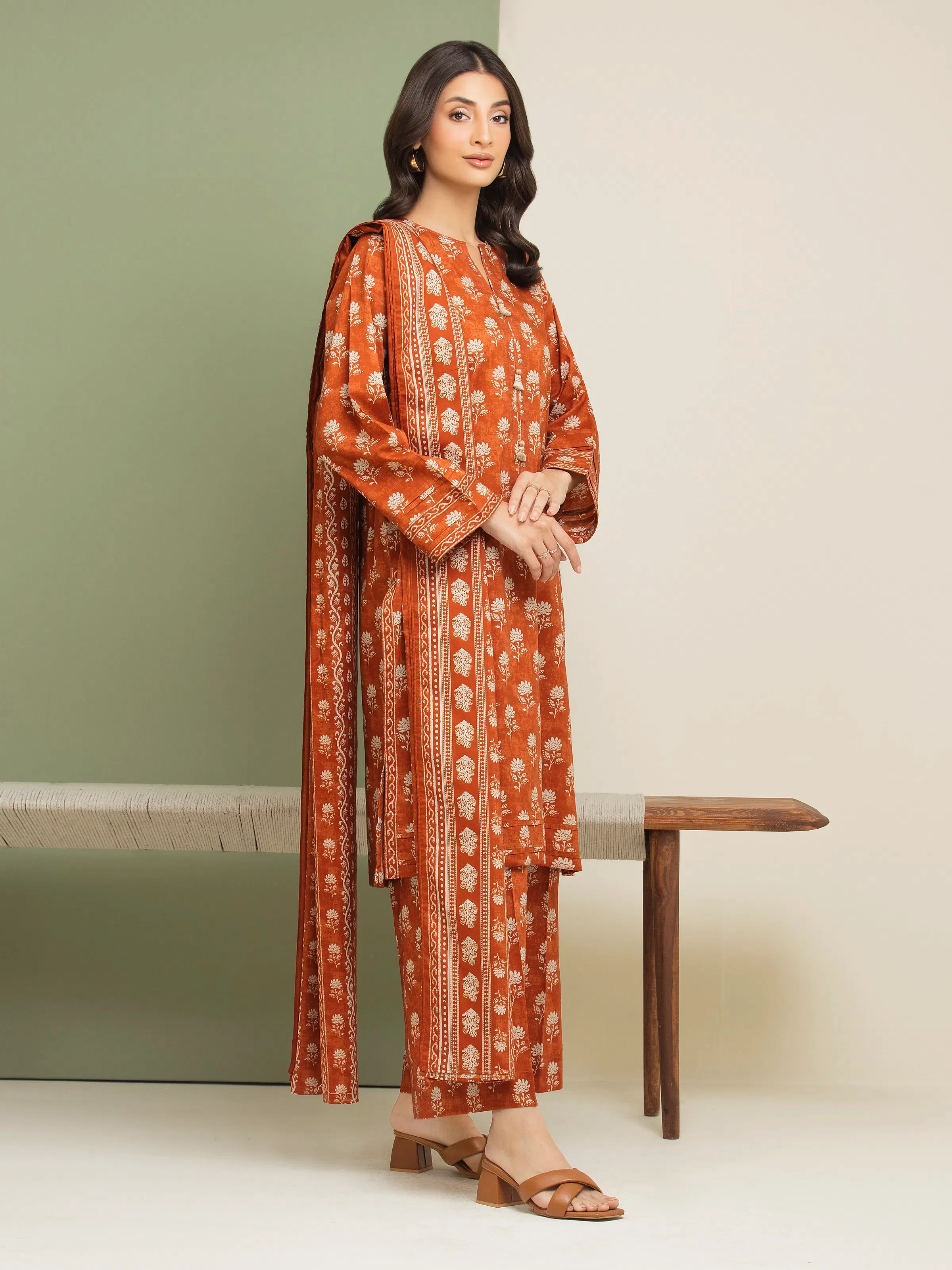 Unstitched Printed Lawn Suit - EWU5A1-35176-3P - Image 3