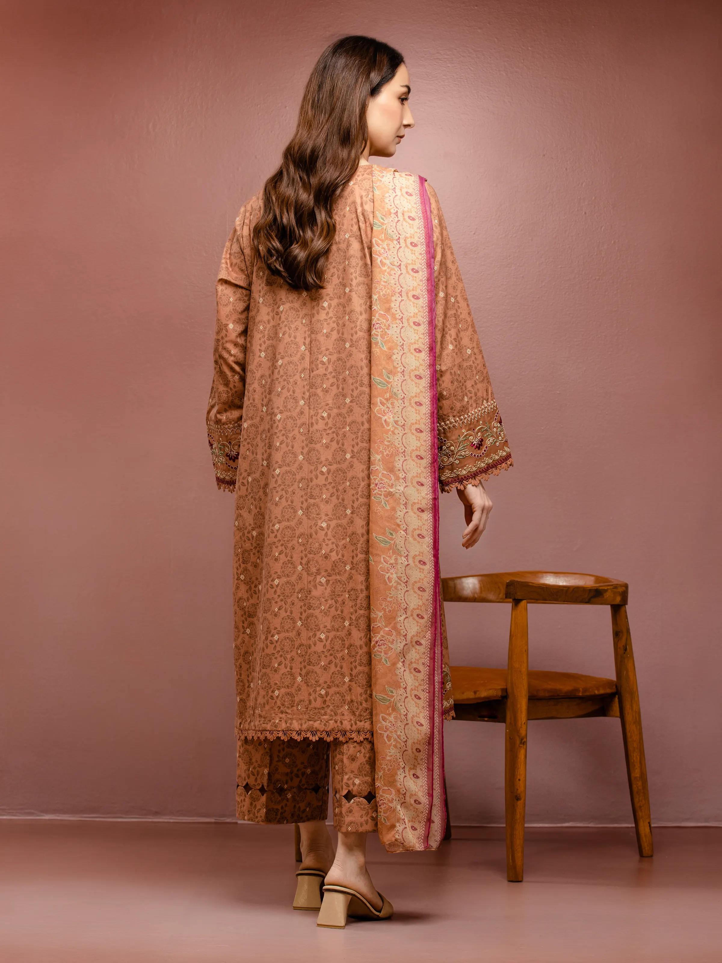 Unstitched Embroidered Cambric Suit - EWU5V2-31071-3P - Image 2