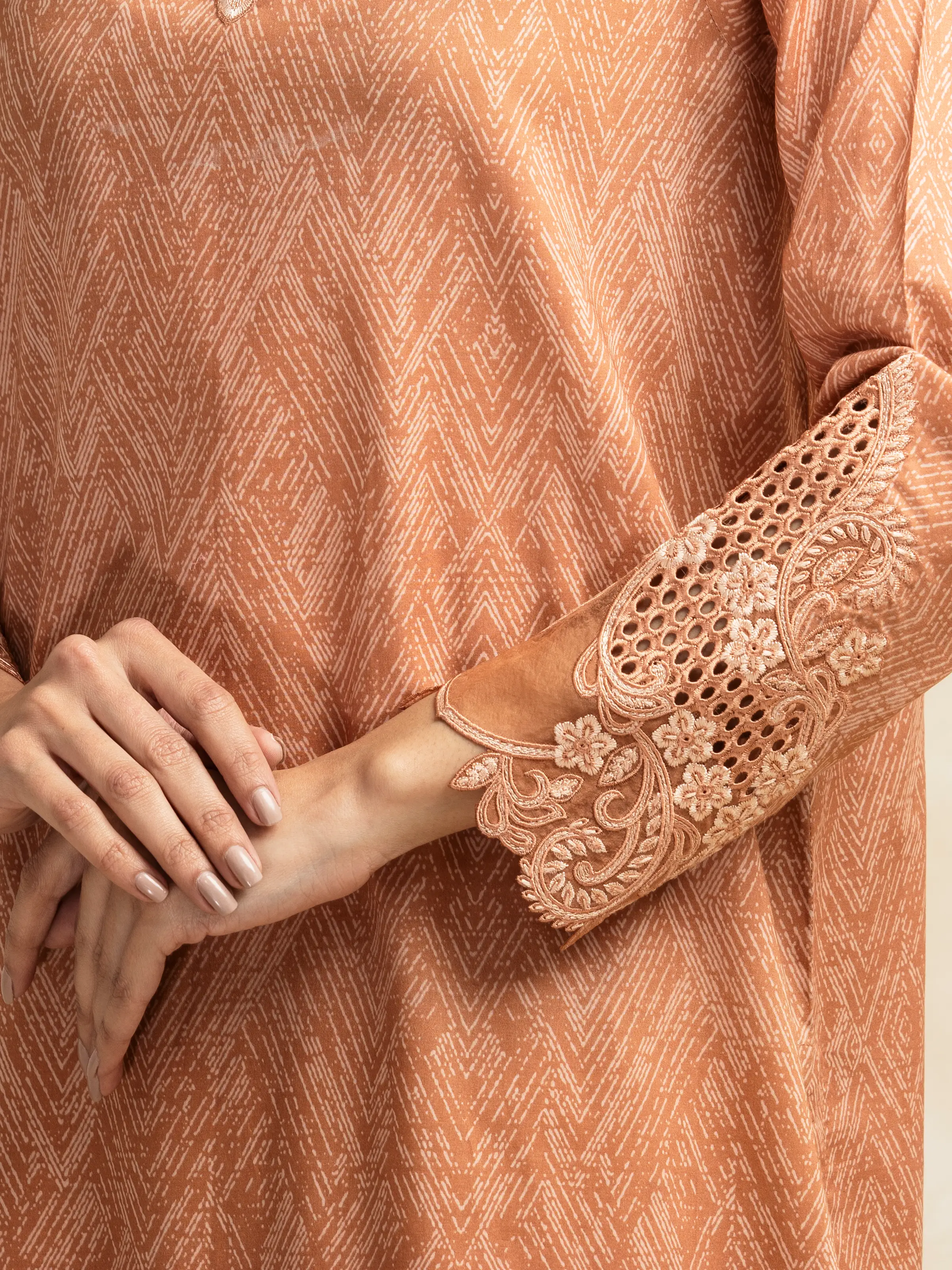 Unstitched Embroidered Lawn Suit - EWU5V1-31091-3P - Image 4