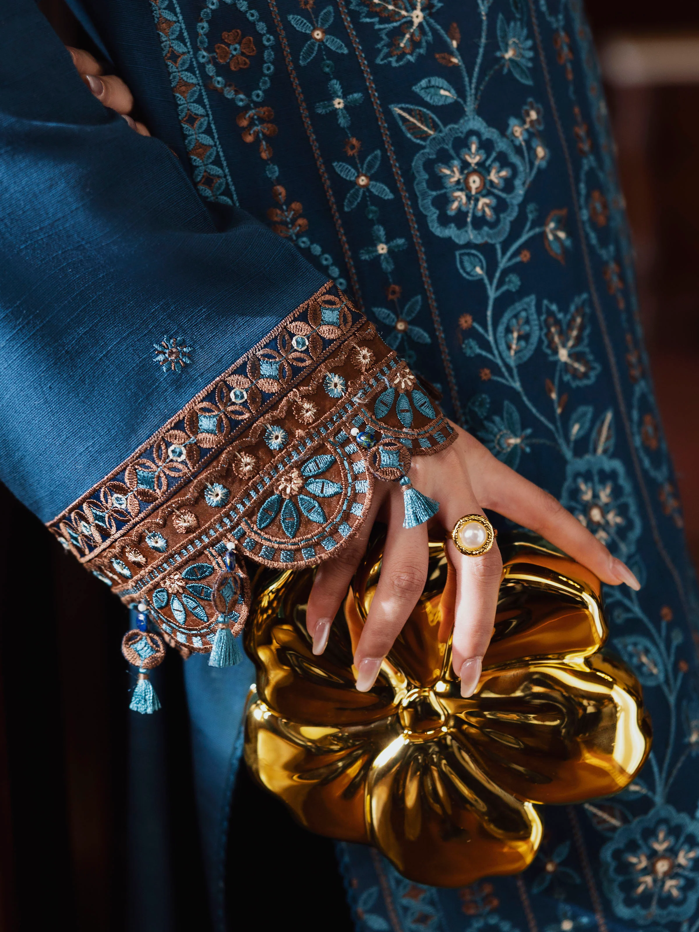 Unstitched Embroidered Khaddar Suit - EWU5V11-32005-3P - Image 3