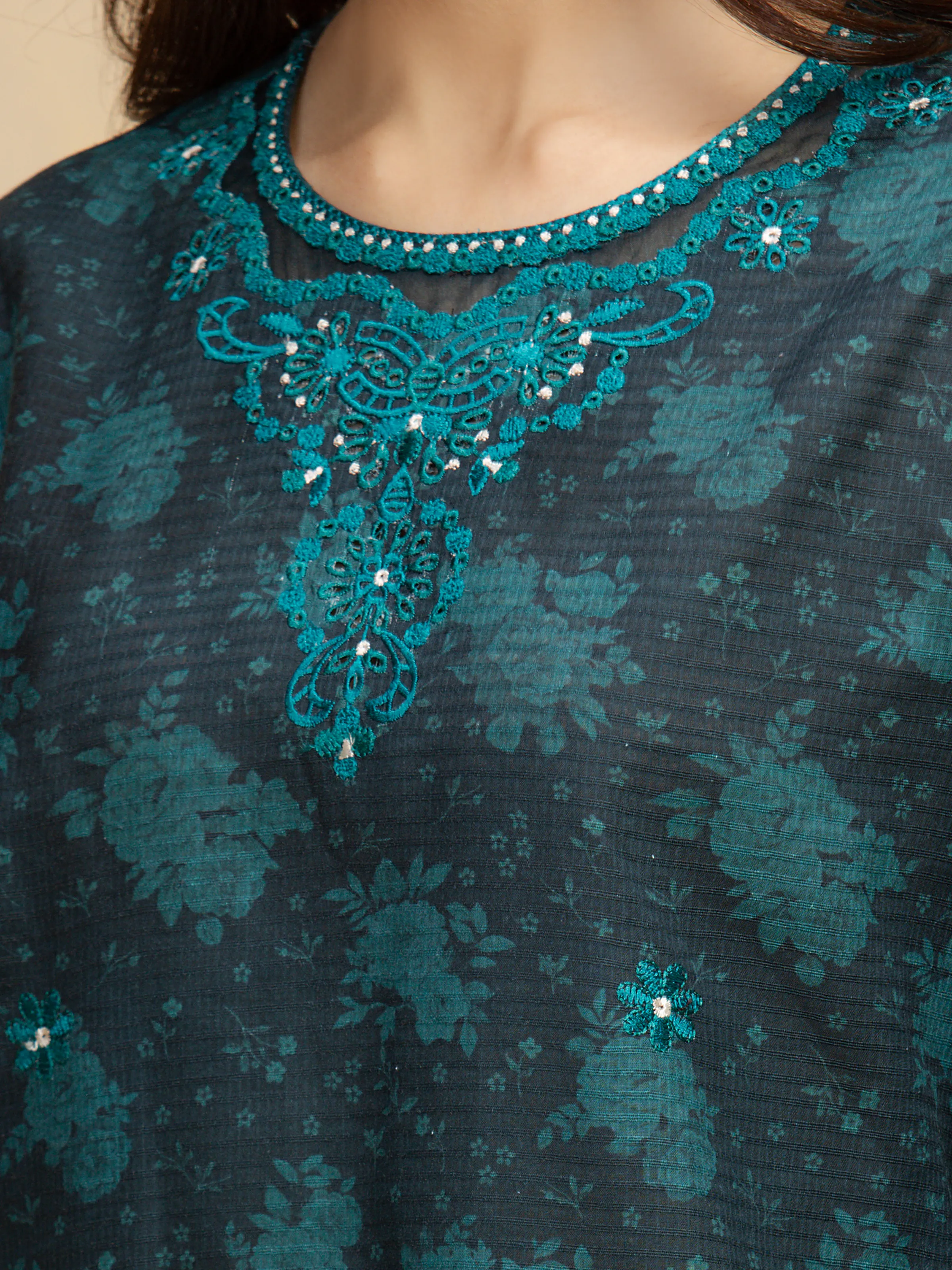 Unstitched Embroidered Lawn Suit - EWU5V1-31905-3P - Image 3