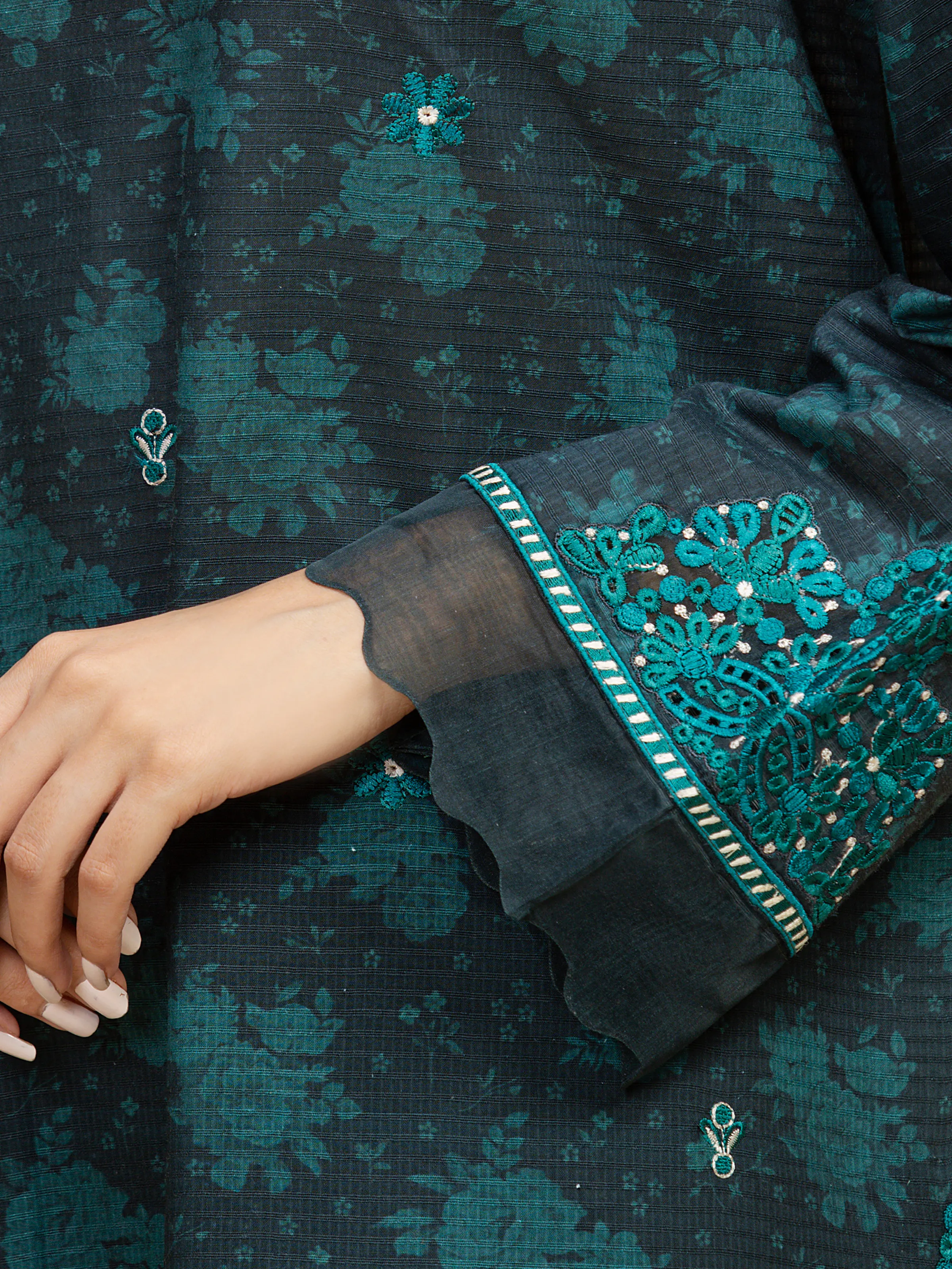 Unstitched Embroidered Lawn Suit - EWU5V1-31905-3P - Image 4