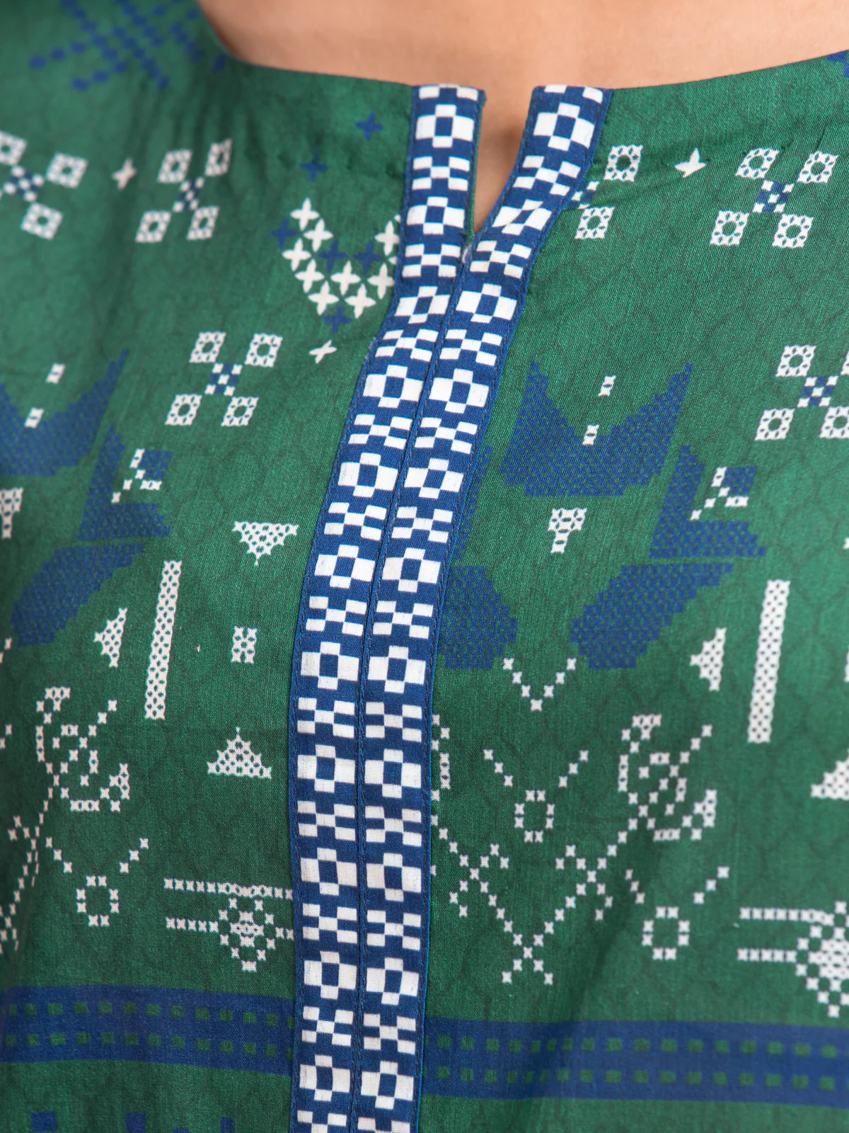 Unstitched Printed Khaddar Shirt - EWU23A3-27143S - Image 3