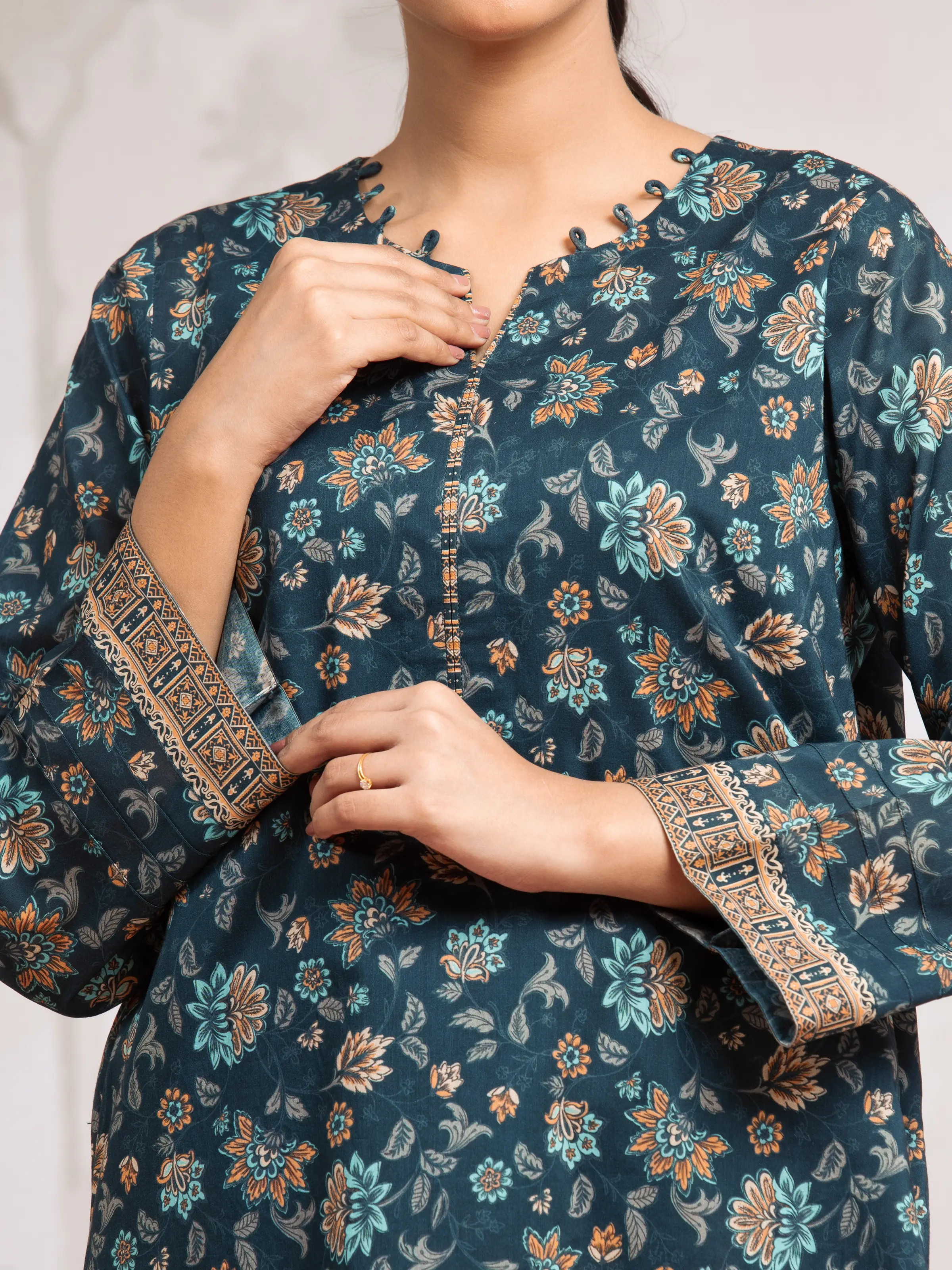Unstitched Printed Khaddar Suit - EWU24A3-29594-3P - Image 3