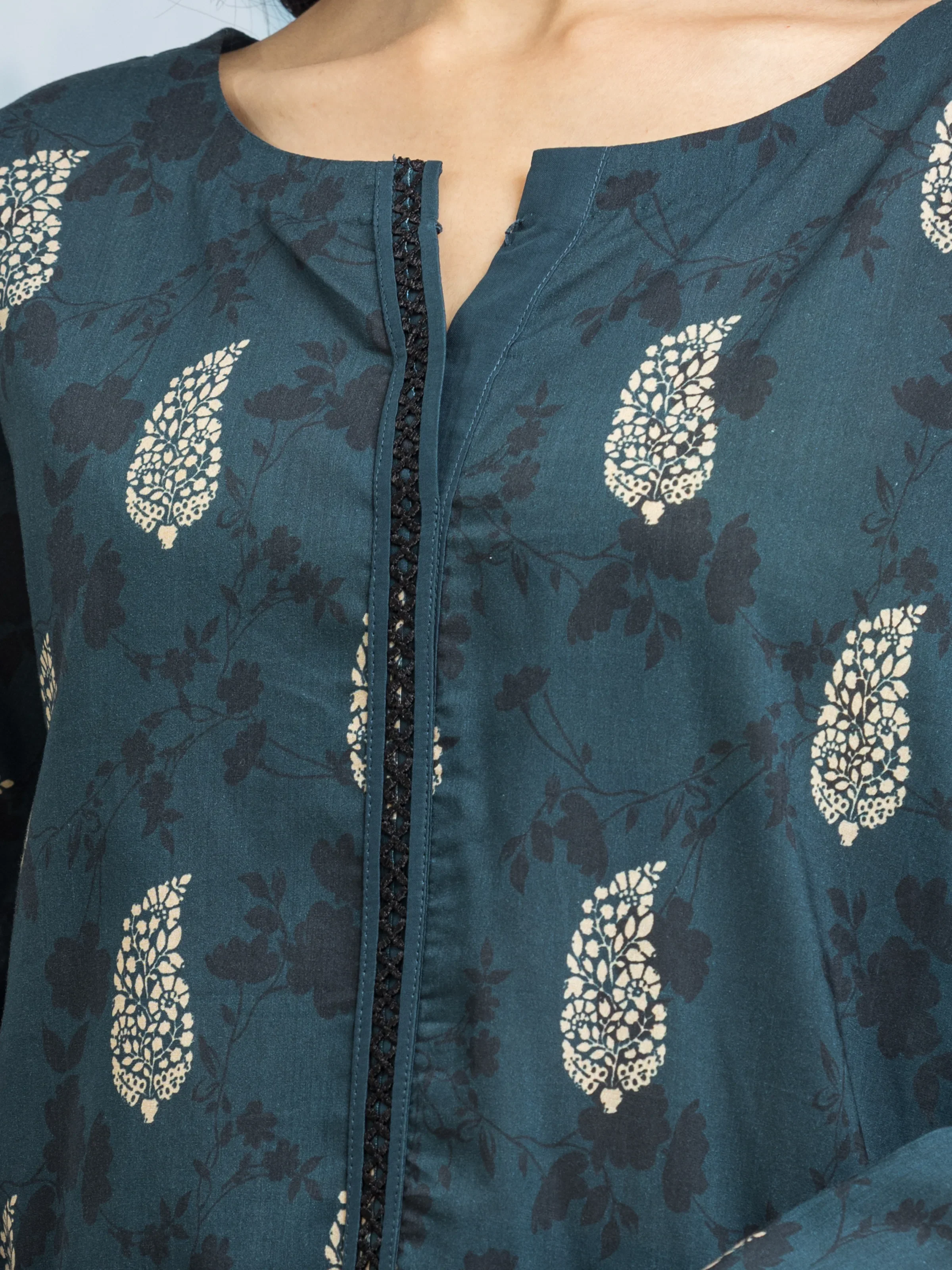 Unstitched Printed Khaddar Suit - EWU24A3-29649-3P - Image 3