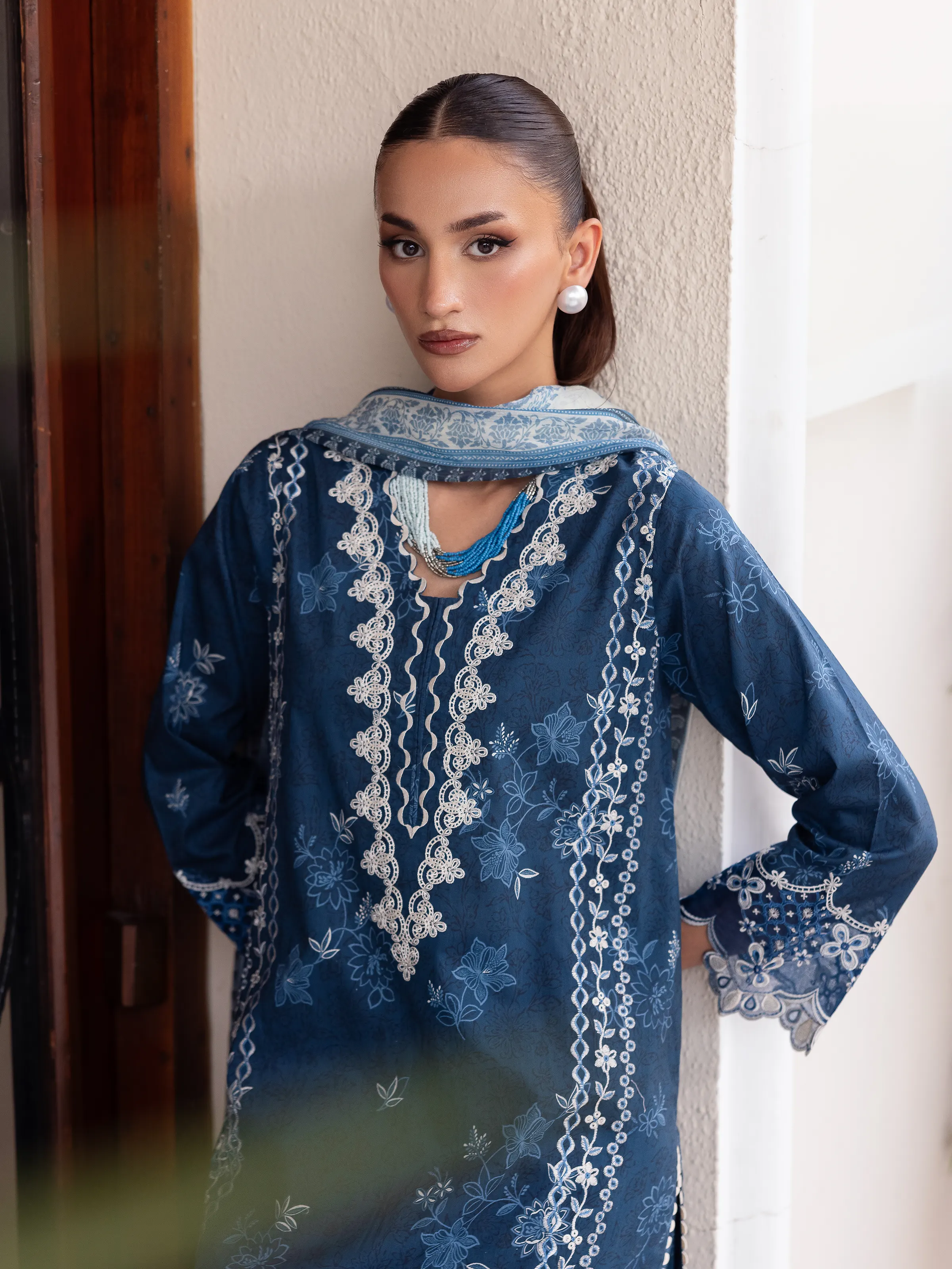 Unstitched Embroidered Lawn Suit - EWU5V1-31401-3P - Image 3