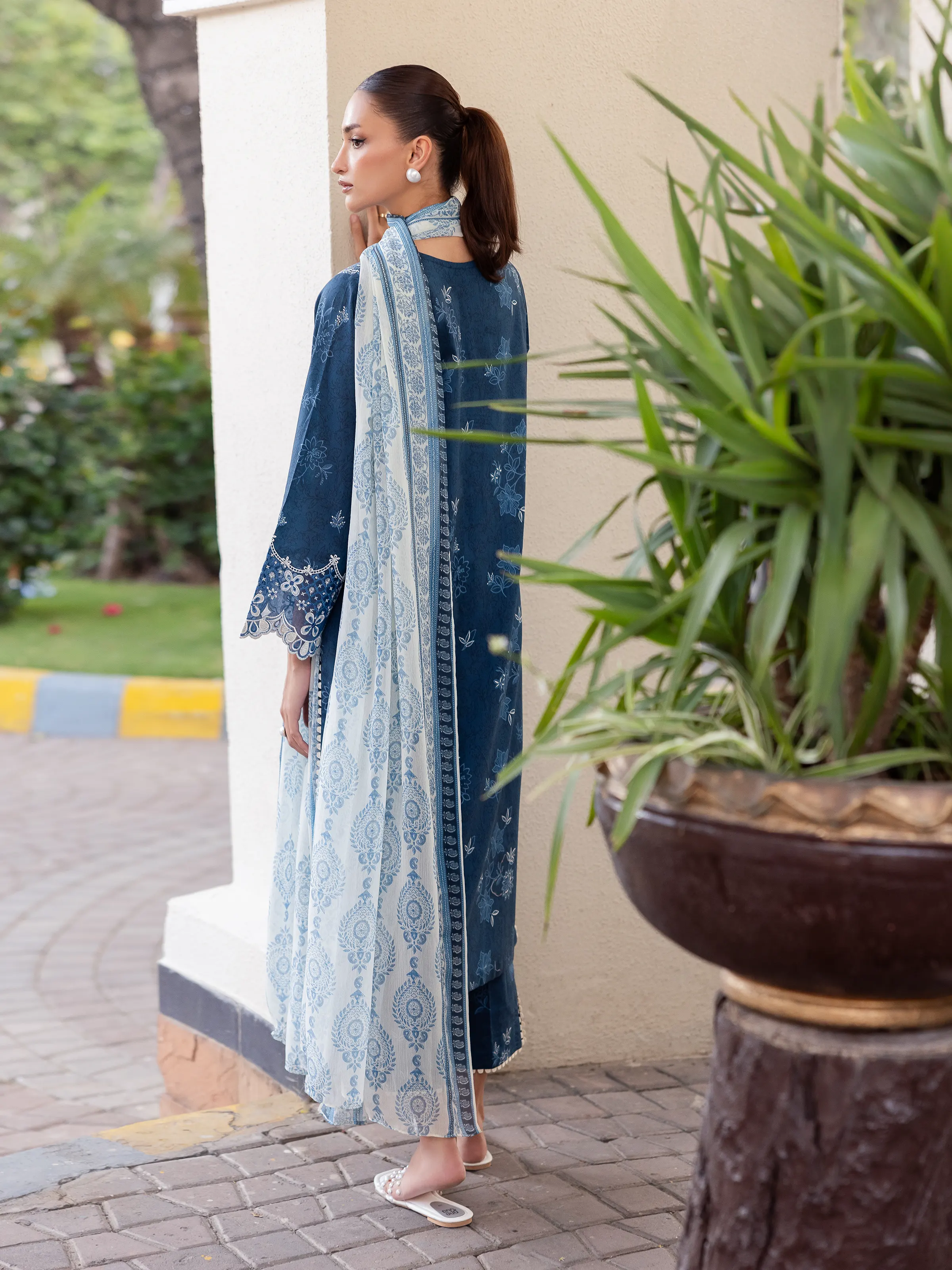Unstitched Embroidered Lawn Suit - EWU5V1-31401-3P - Image 5