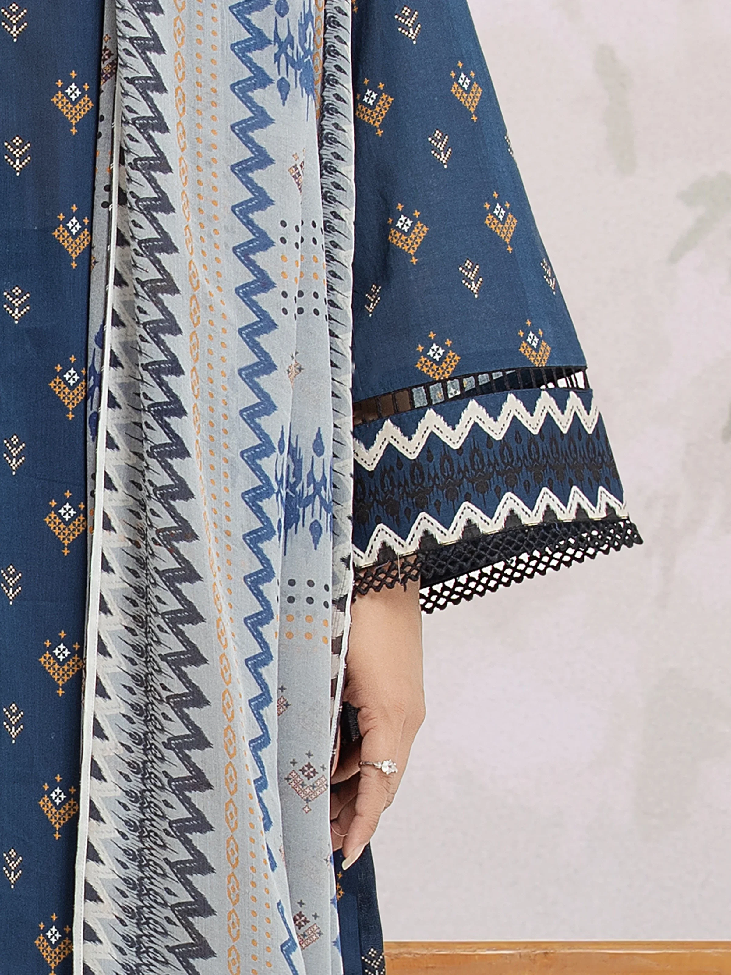 Unstitched Printed Khaddar Suit - EWU24M2-196-3P - Image 4