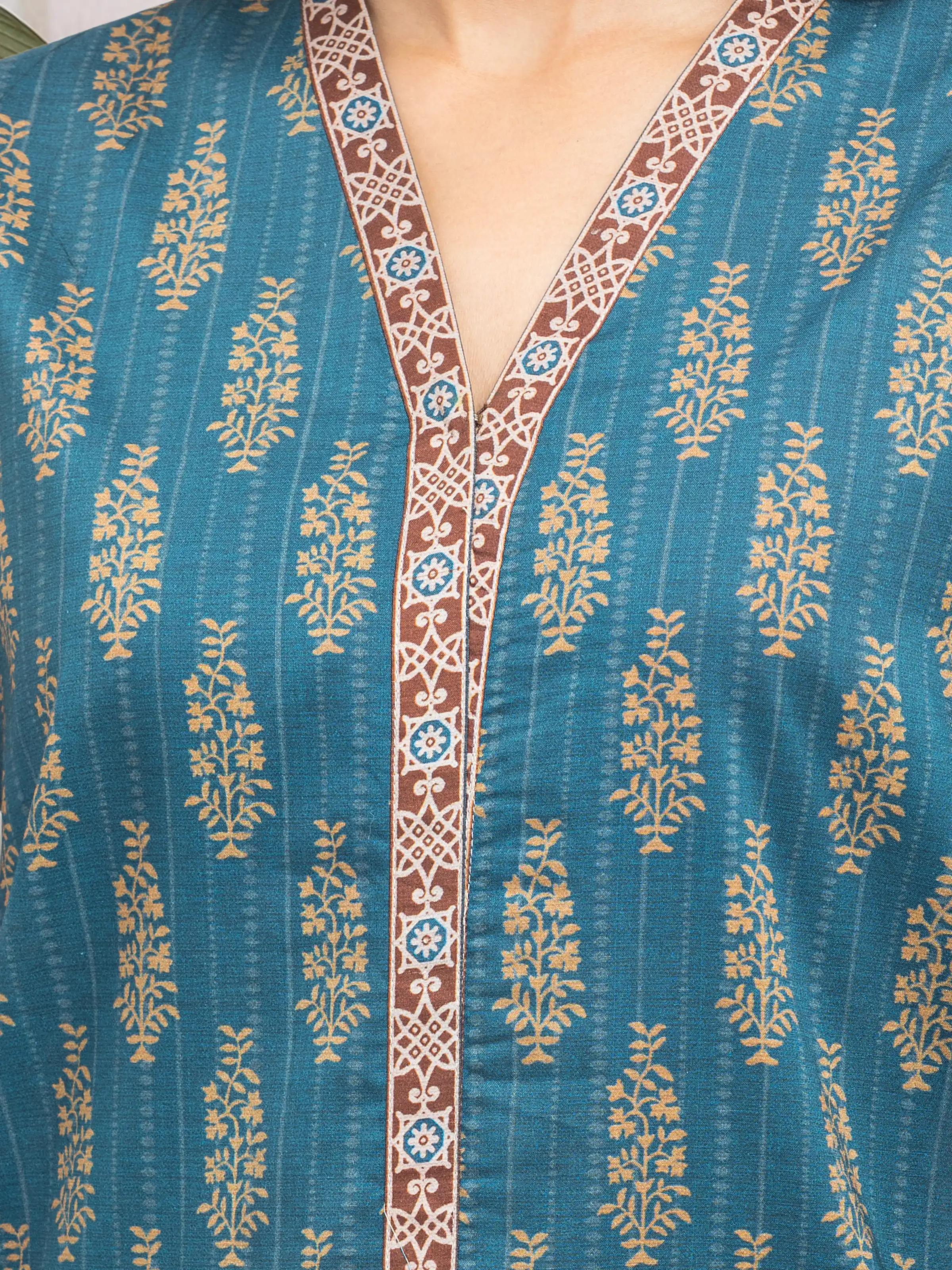 Unstitched Printed Khaddar Suit - EWU24M3-094-3P - Image 4