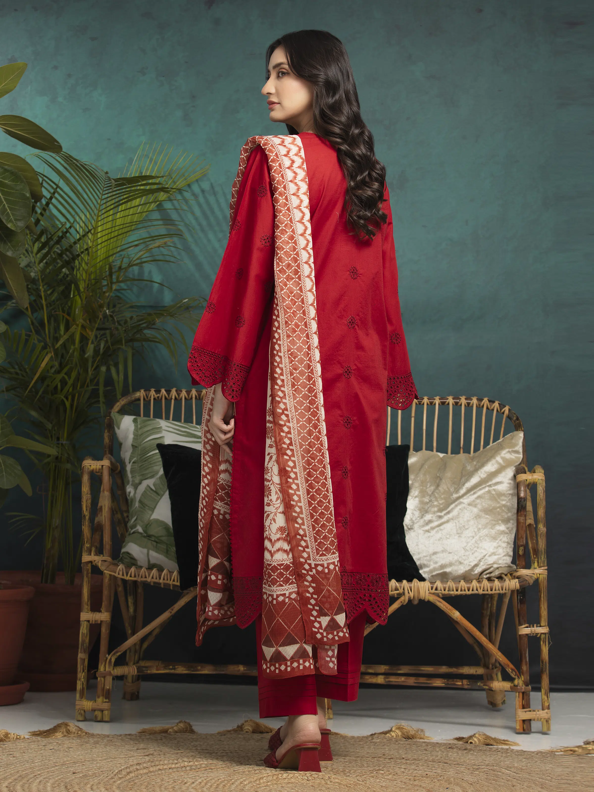 Unstitched Embroidered Cambric Suit - EWU5V2-31029-3P - Image 2