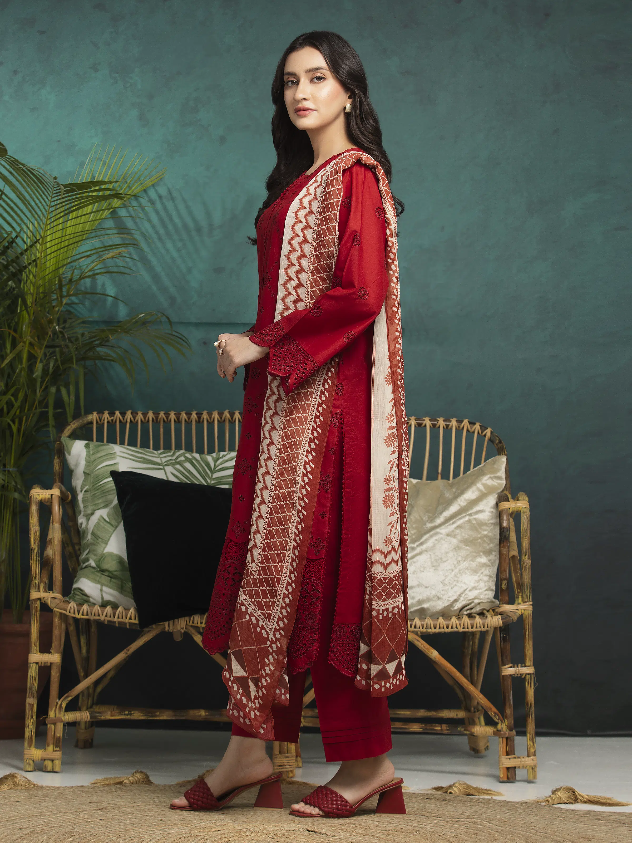 Unstitched Embroidered Cambric Suit - EWU5V2-31029-3P - Image 3