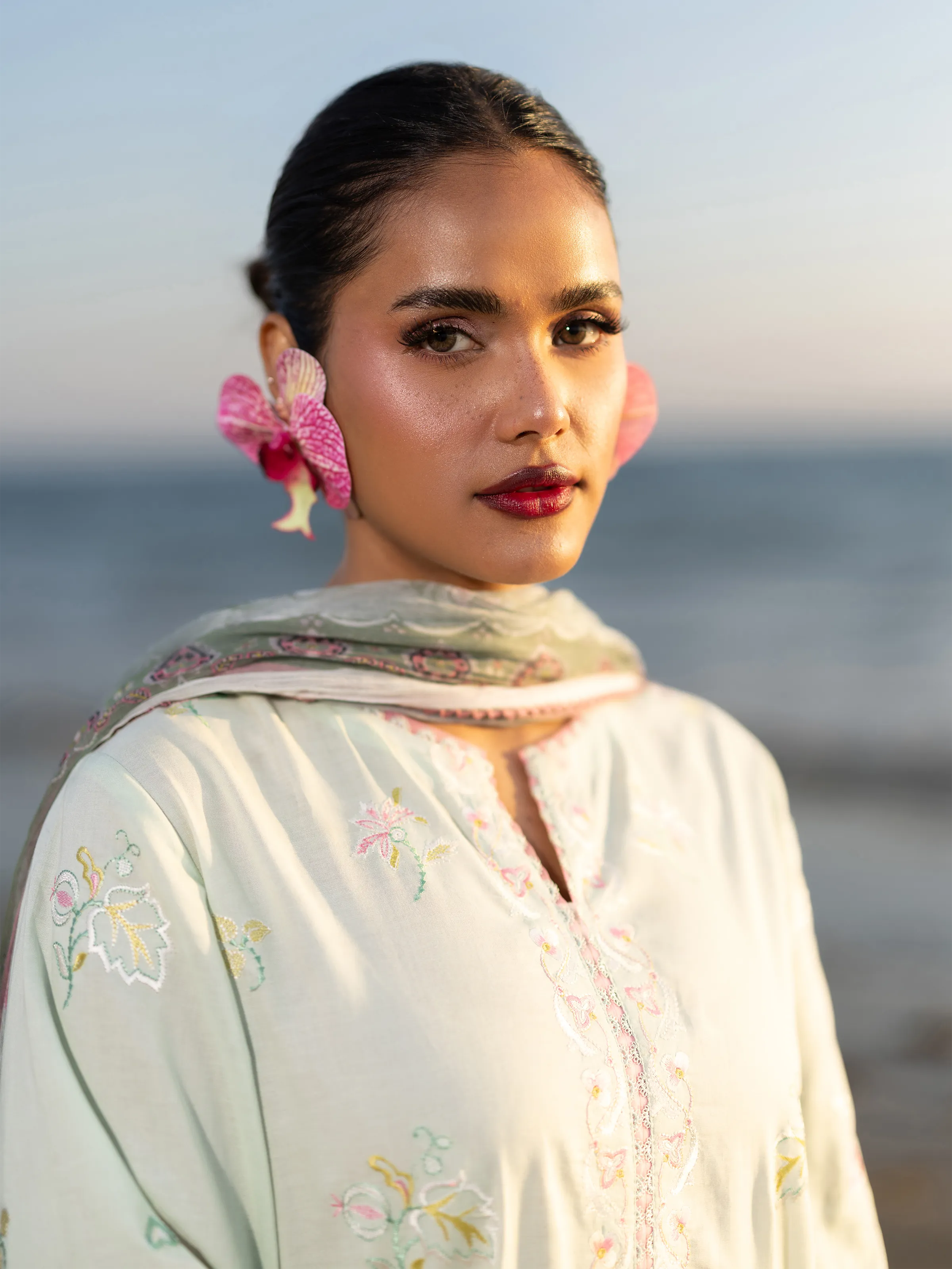 Unstitched Embroidered Cambric Suit - EWU6V2-33445-3P - Image 2