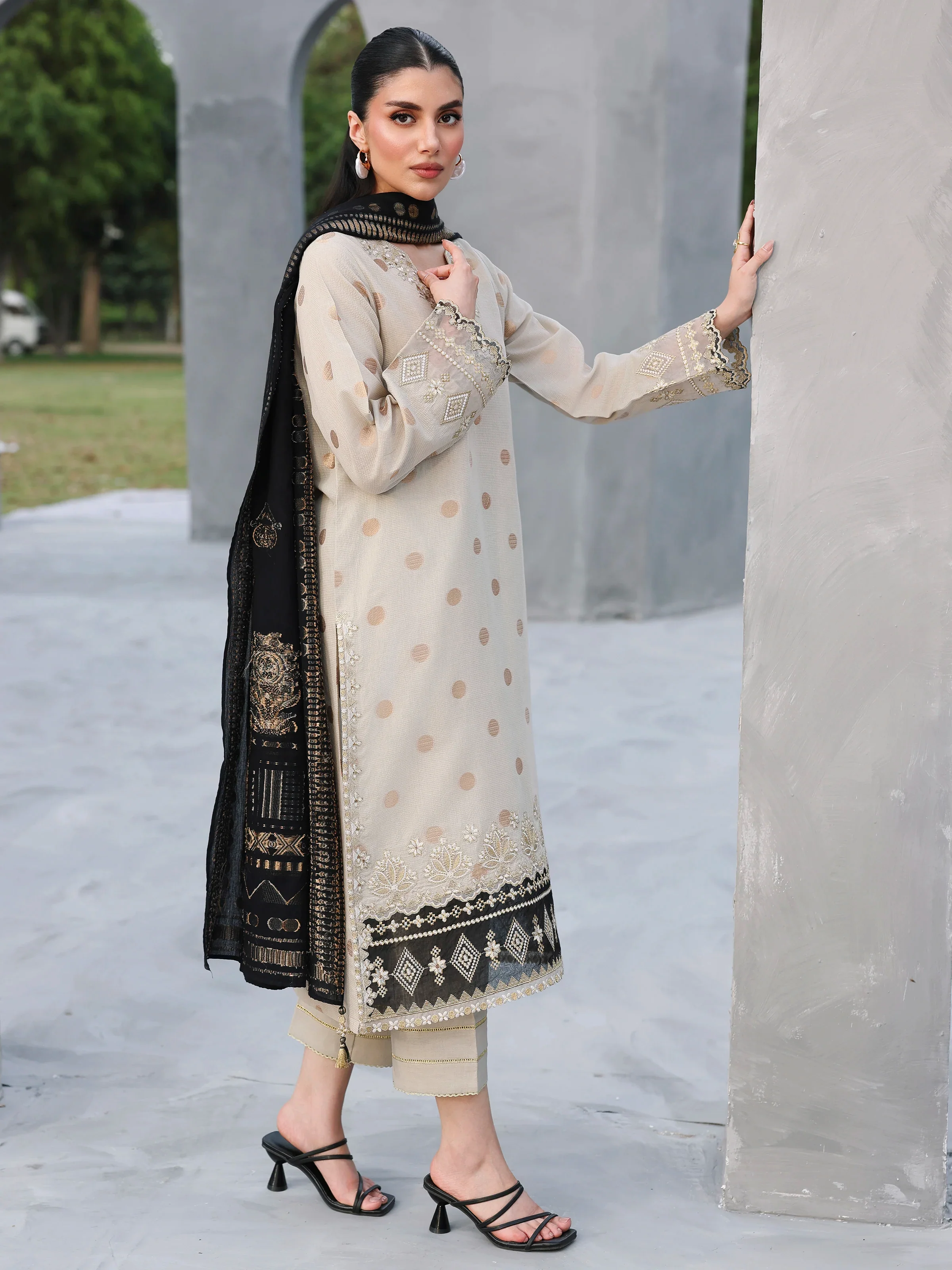 Unstitched Embroidered Jacquard Suit - EWU6V3-33464-3P - Image 5