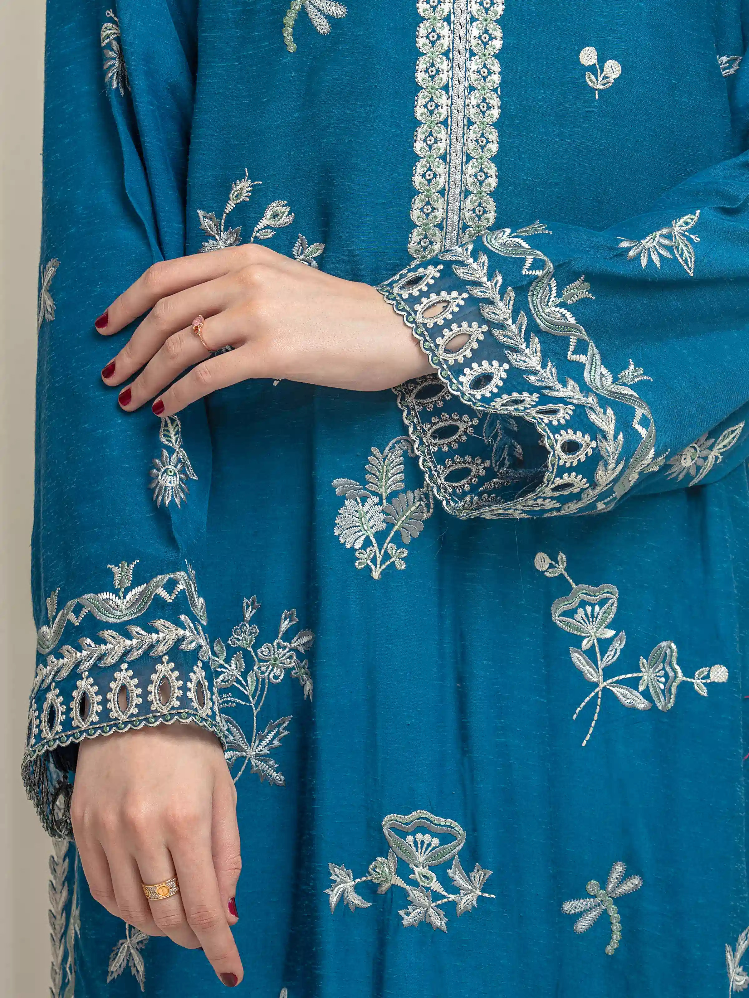 Unstitched Embroidered Karandi Suit - EWU6V22-32093-3P - Image 3
