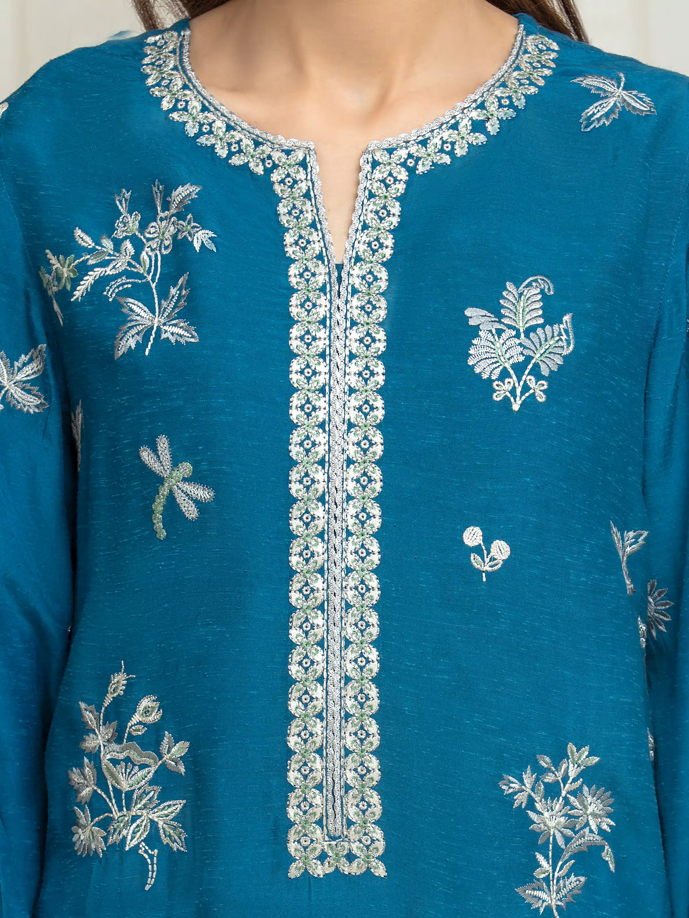 Unstitched Embroidered Karandi Suit - EWU6V22-32093-3P - Image 4