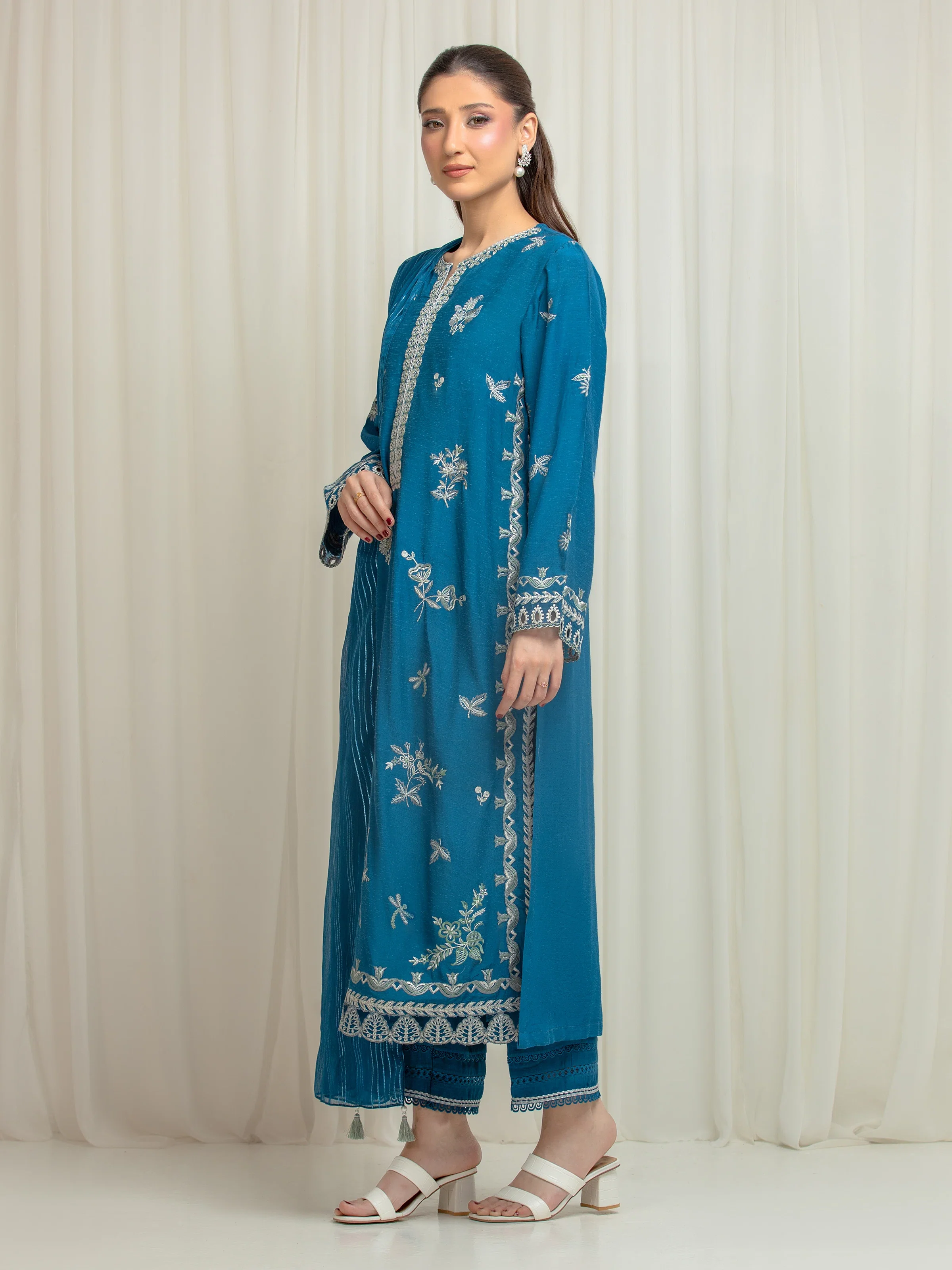 Unstitched Embroidered Karandi Suit - EWU6V22-32093-3P - Image 5