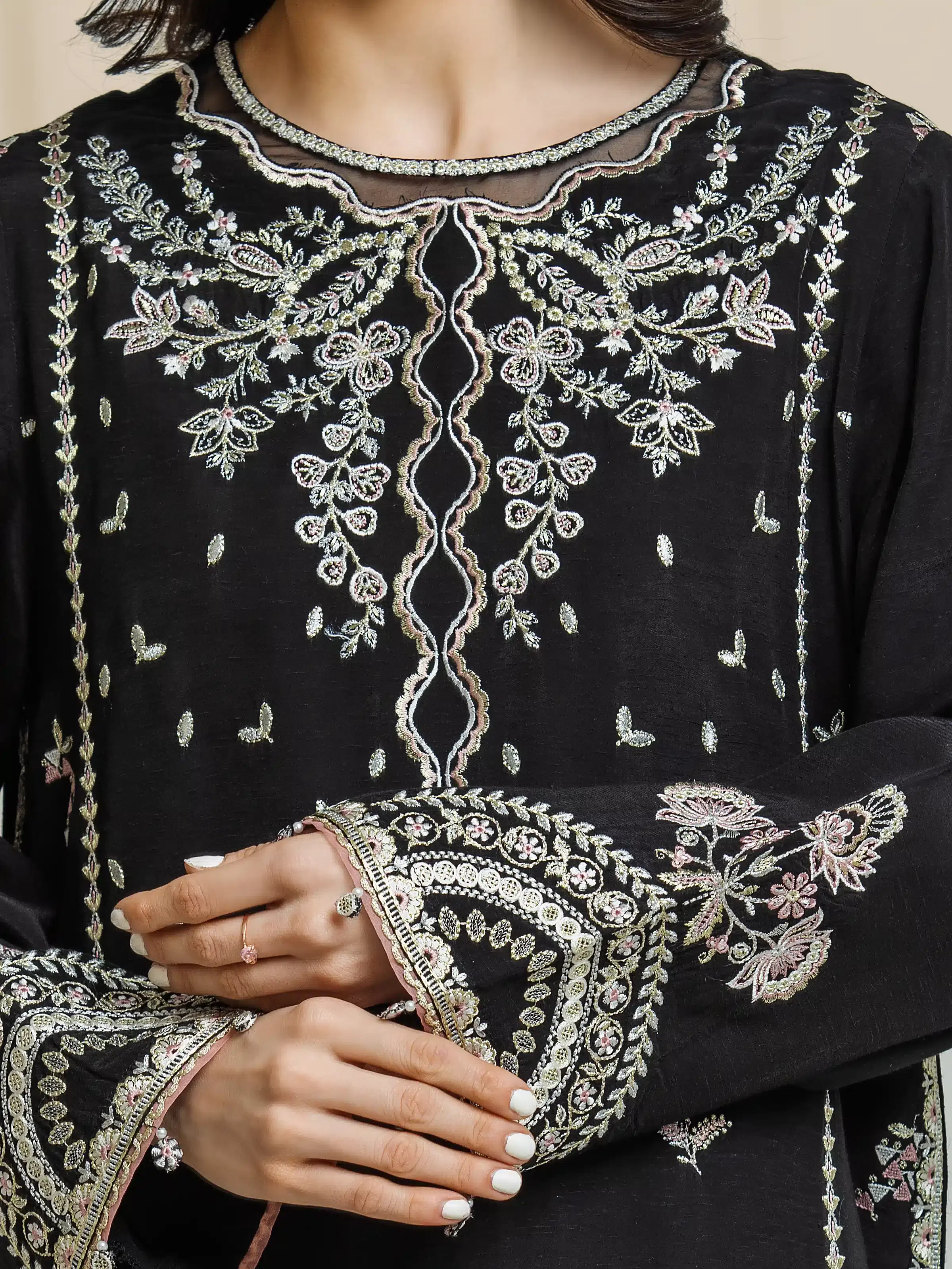 Unstitched Embroidered Karandi Suit - EWU6V22-32094-3P - Image 4