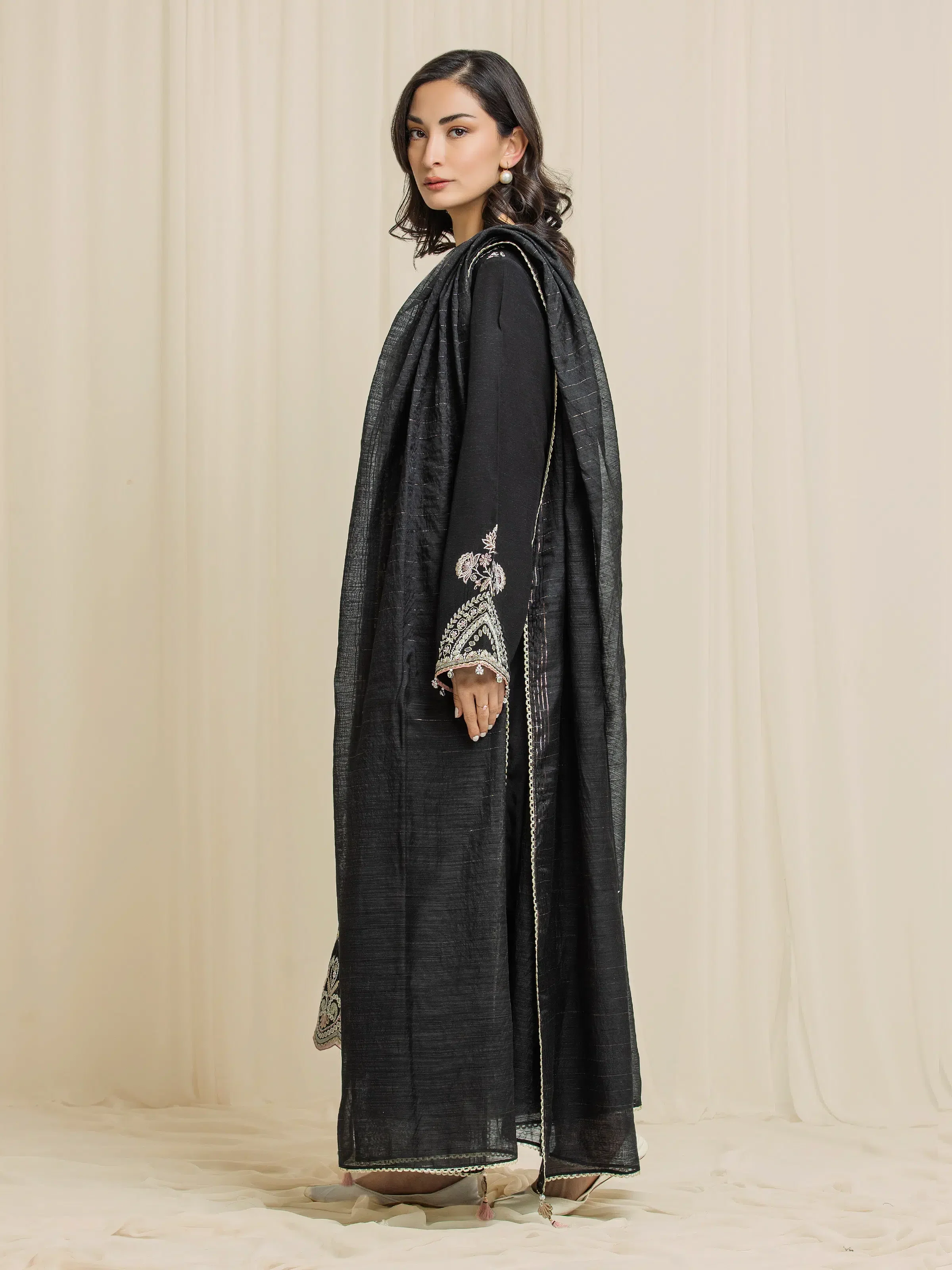 Unstitched Embroidered Karandi Suit - EWU6V22-32094-3P - Image 5