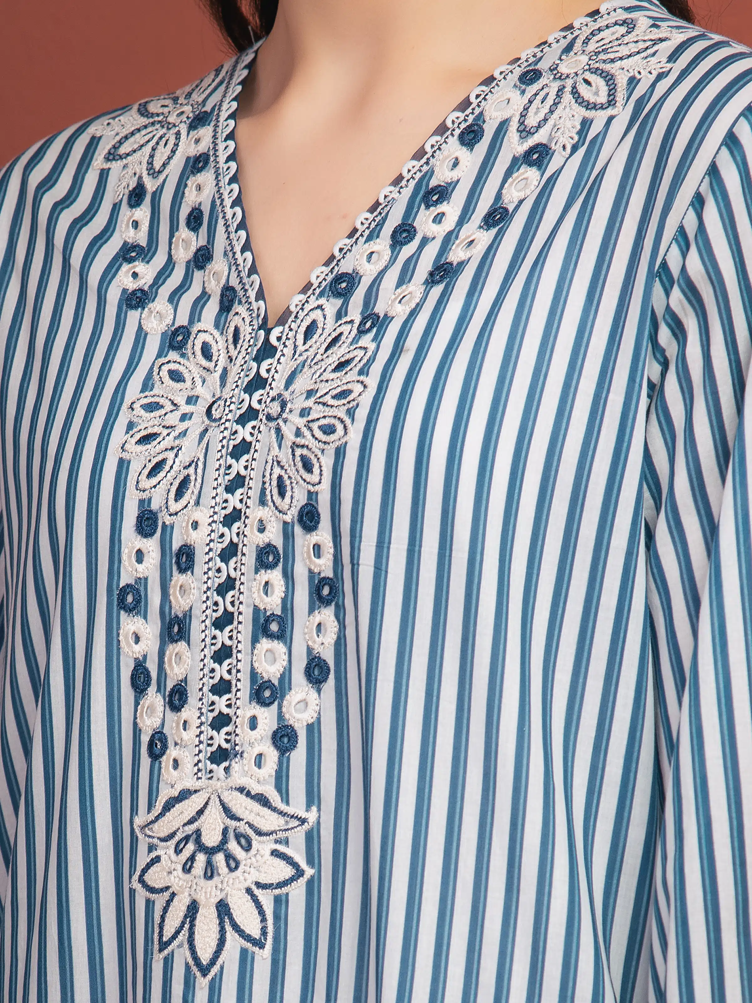 Unstitched Embroidered Lawn Suit - EWU5V1-31497-3P - Image 3