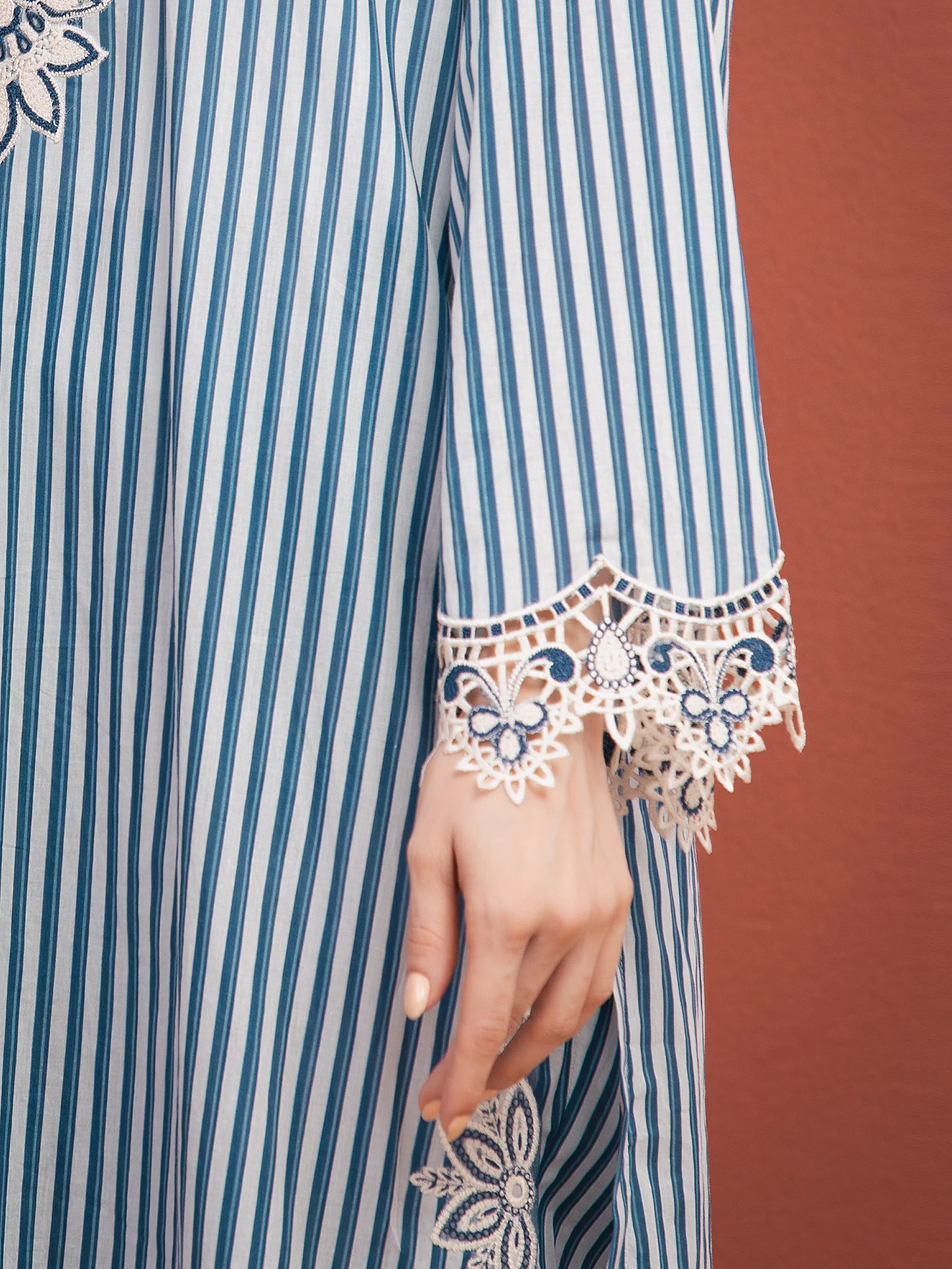 Unstitched Embroidered Lawn Suit - EWU5V1-31497-3P - Image 4