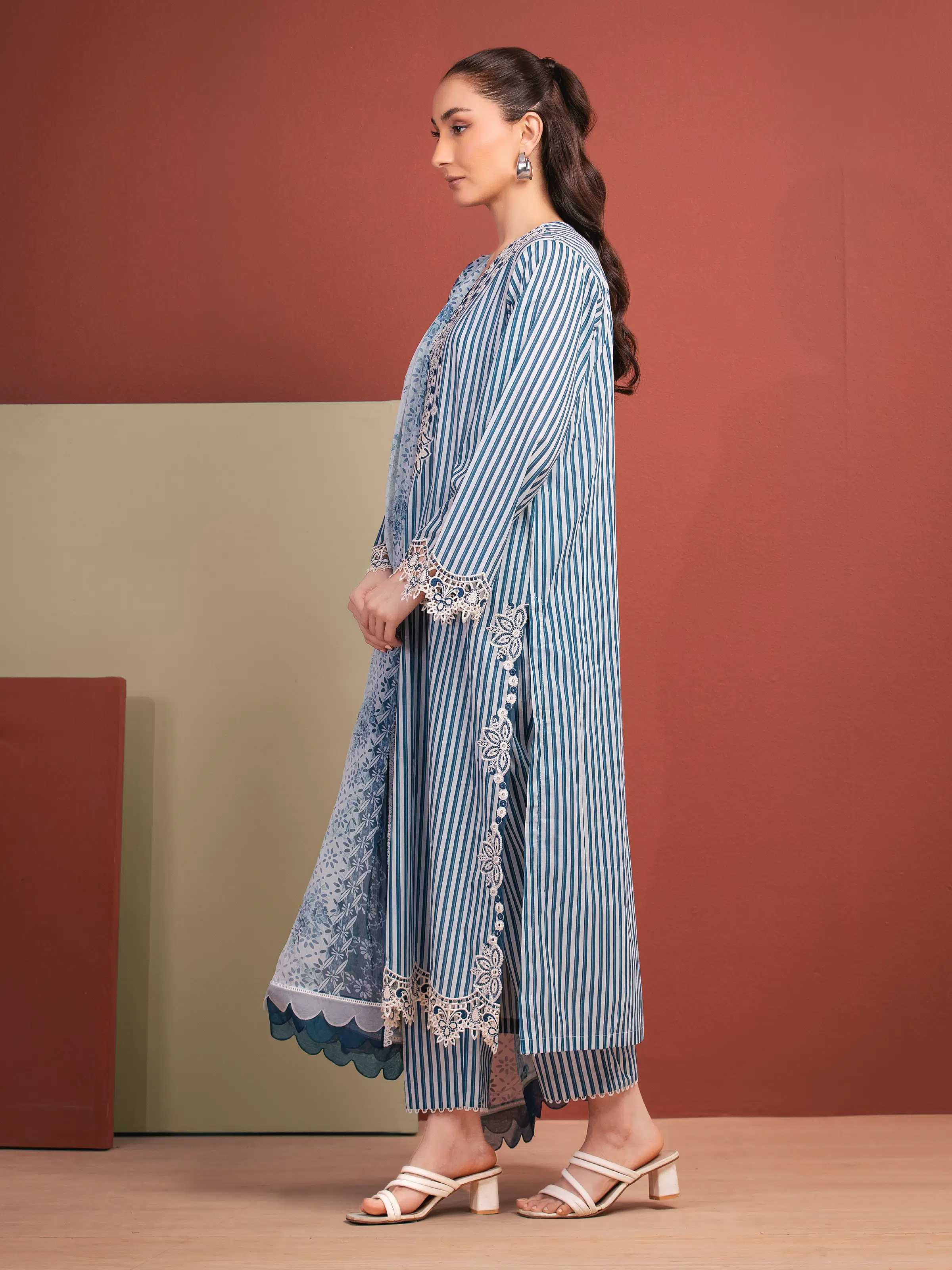 Unstitched Embroidered Lawn Suit - EWU5V1-31497-3P - Image 5