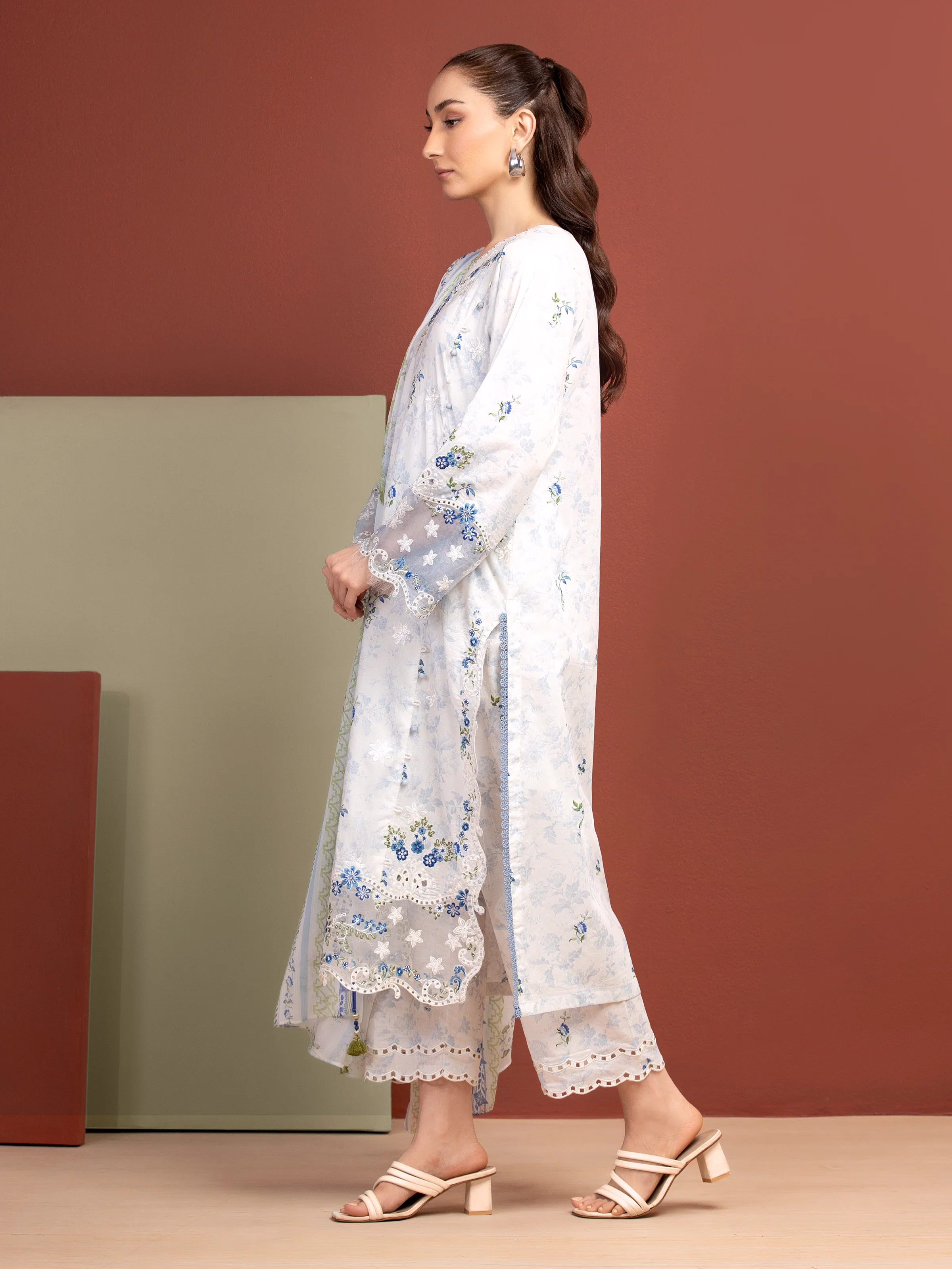 Unstitched Embroidered Lawn Suit - EWU5V1-31491-3P - Image 3