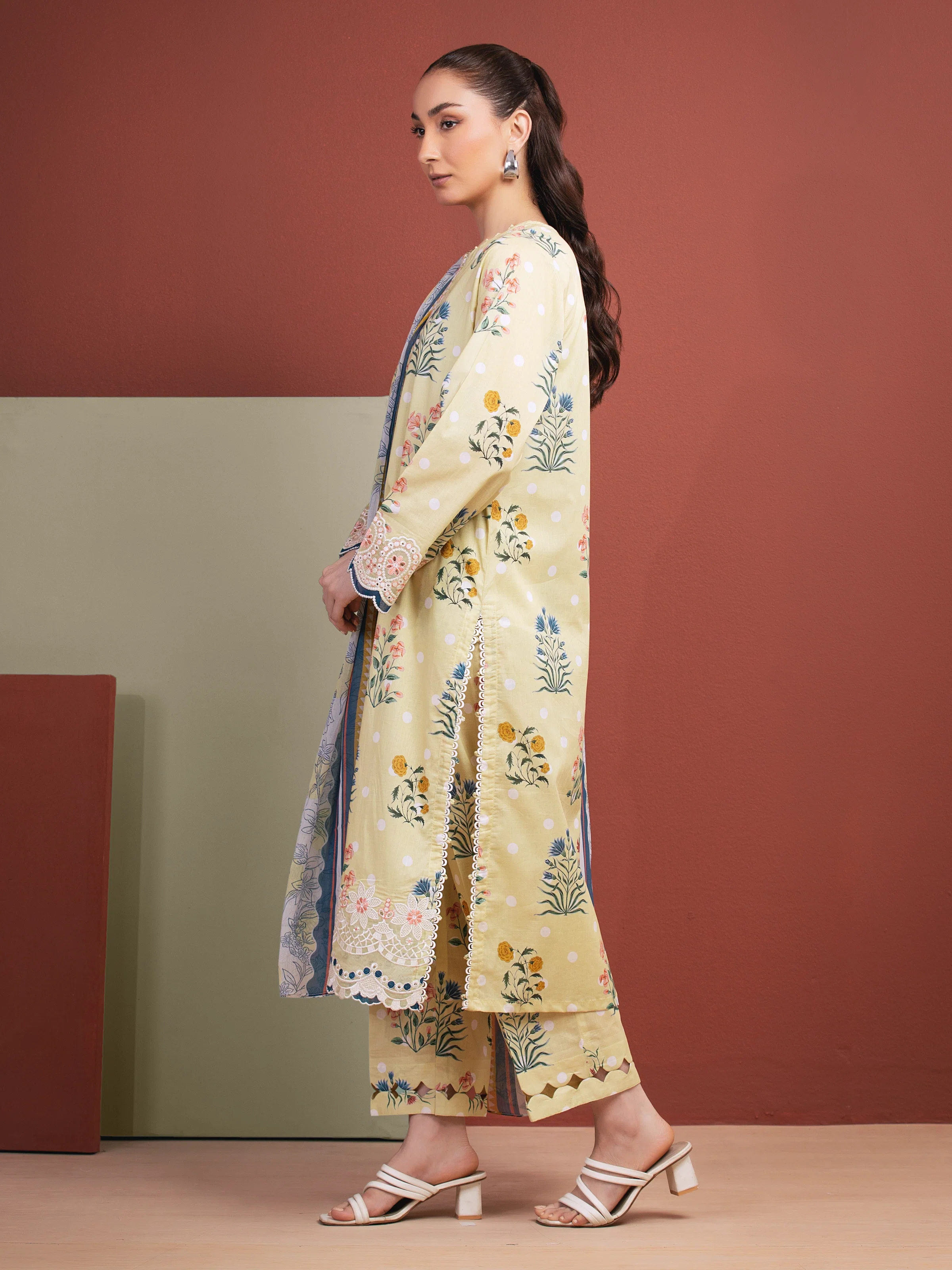 Unstitched Embroidered Lawn Suit - EWU5V1-31498-3P - Image 4