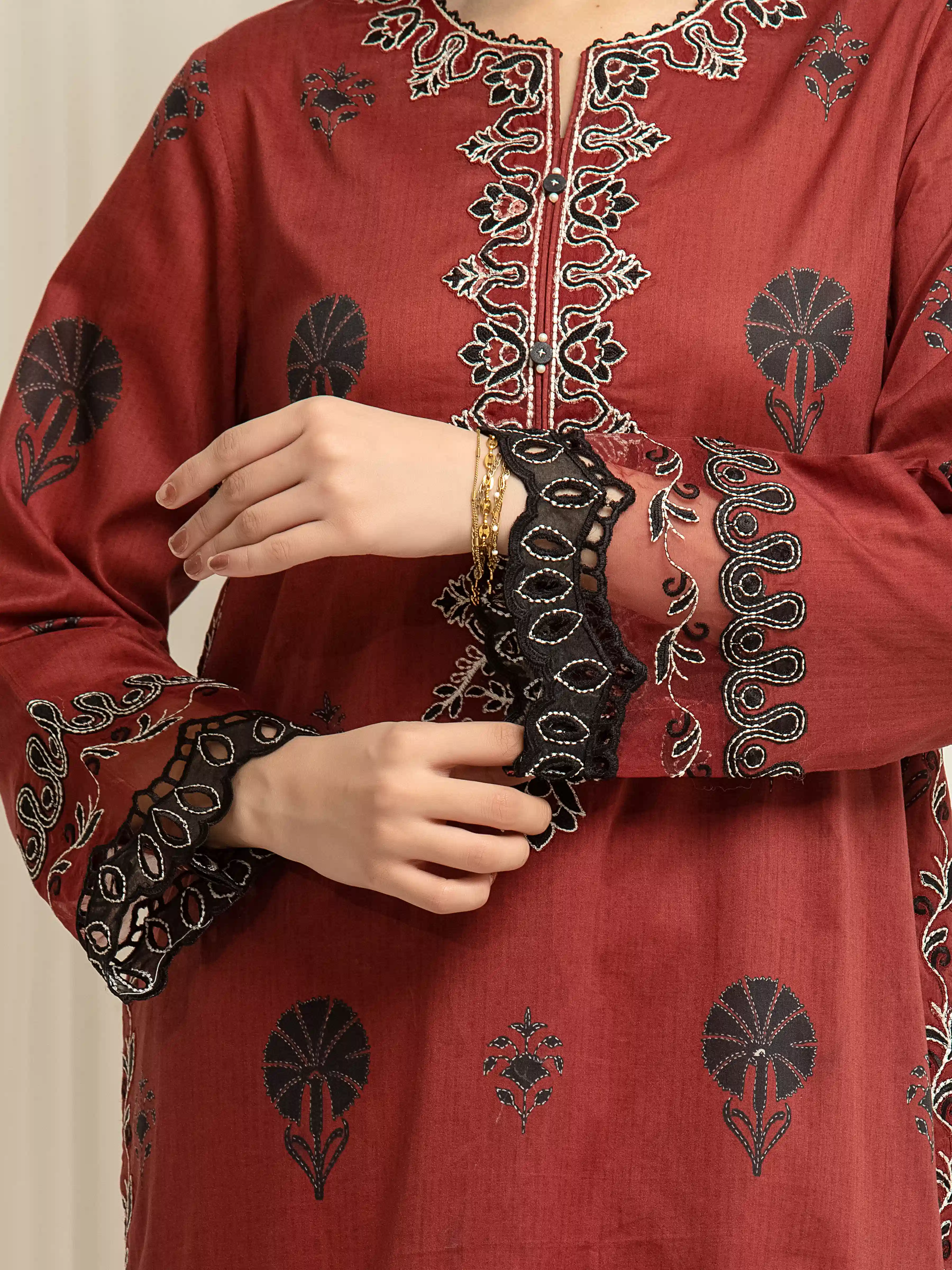 Unstitched Embroidered Lawn Suit - EWU6V1-33001-3P - Image 3