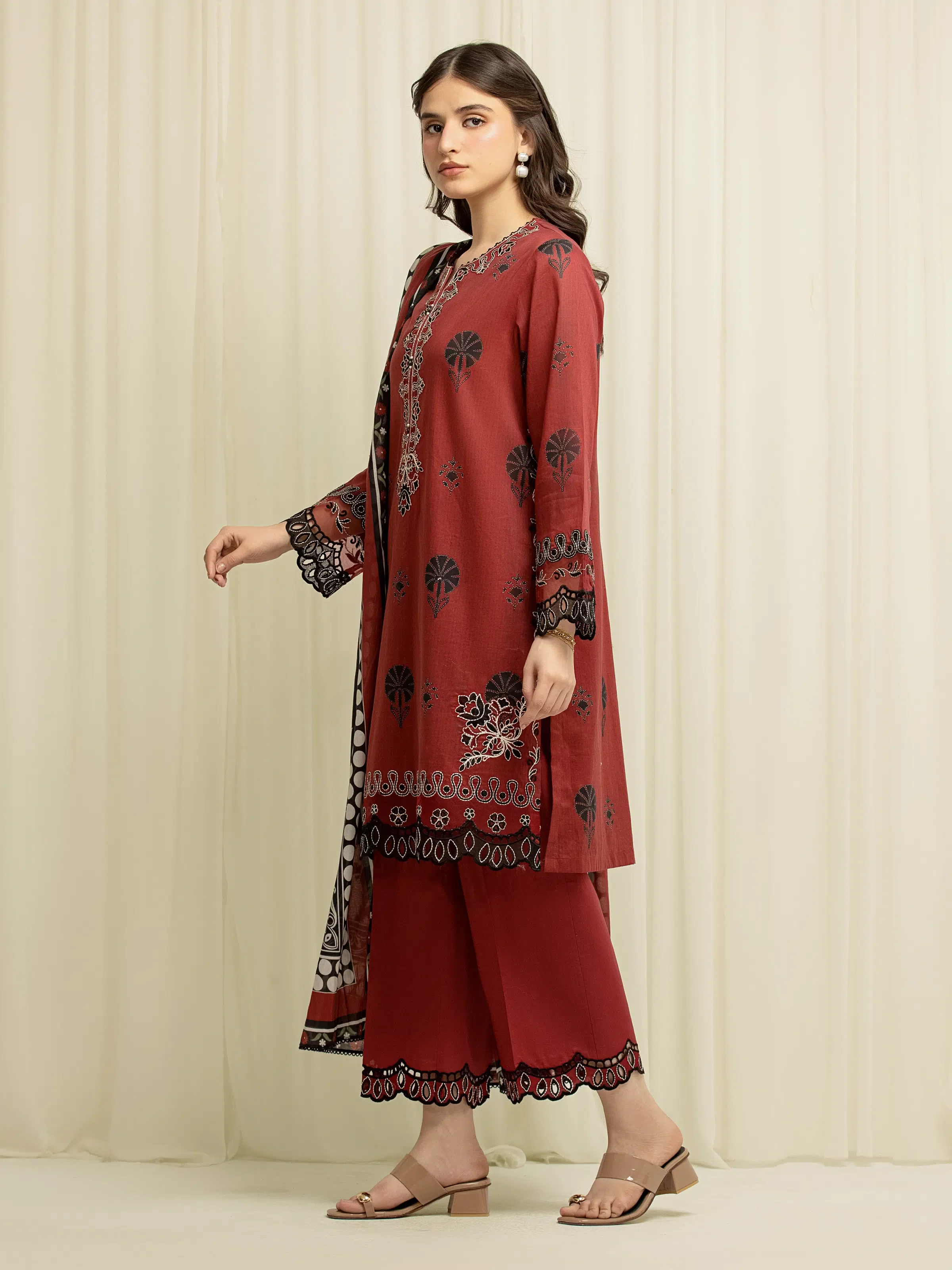 Unstitched Embroidered Lawn Suit - EWU6V1-33001-3P - Image 5