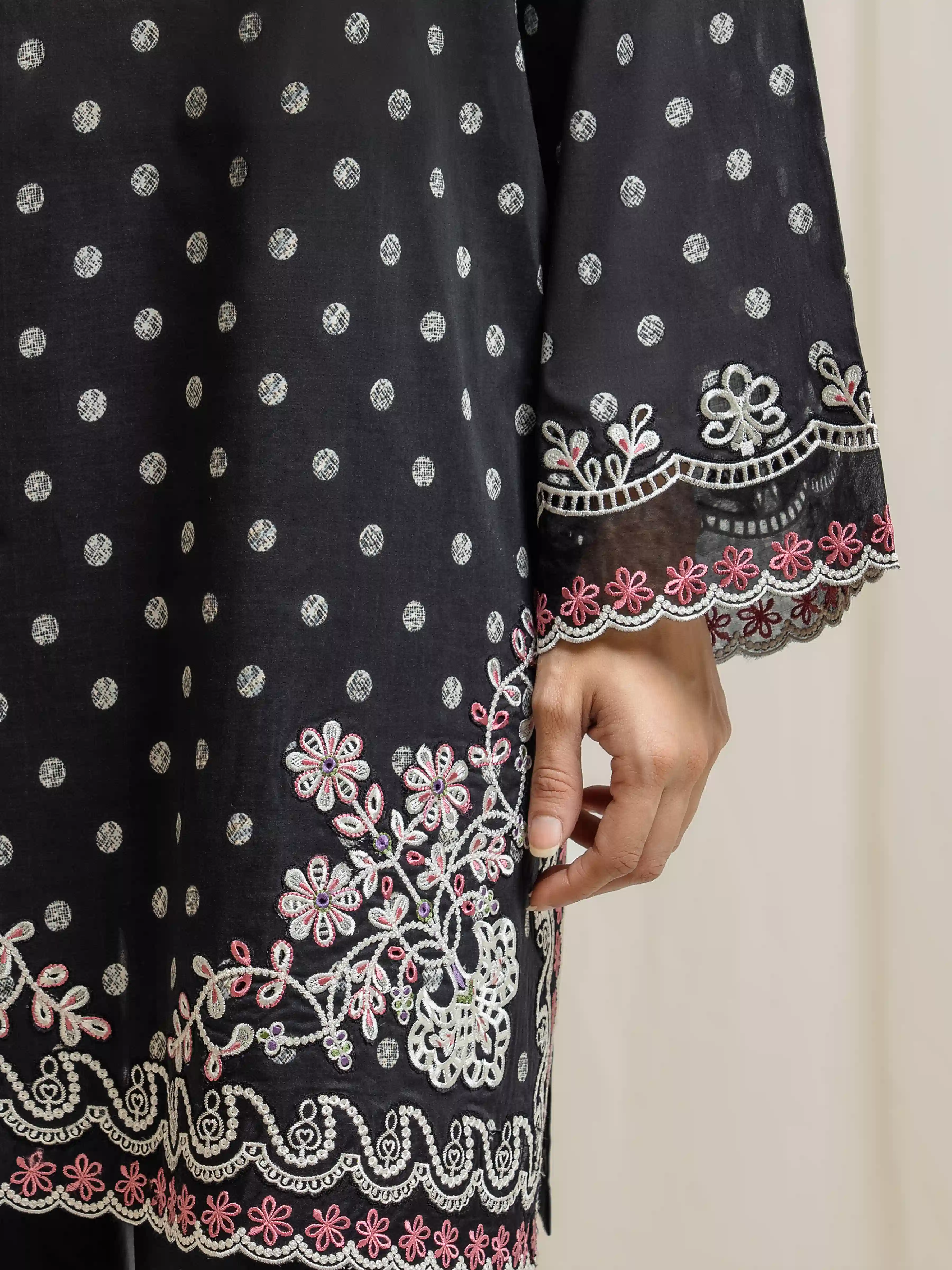 Unstitched Embroidered Lawn Suit - EWU6V1-33002-3P - Image 4