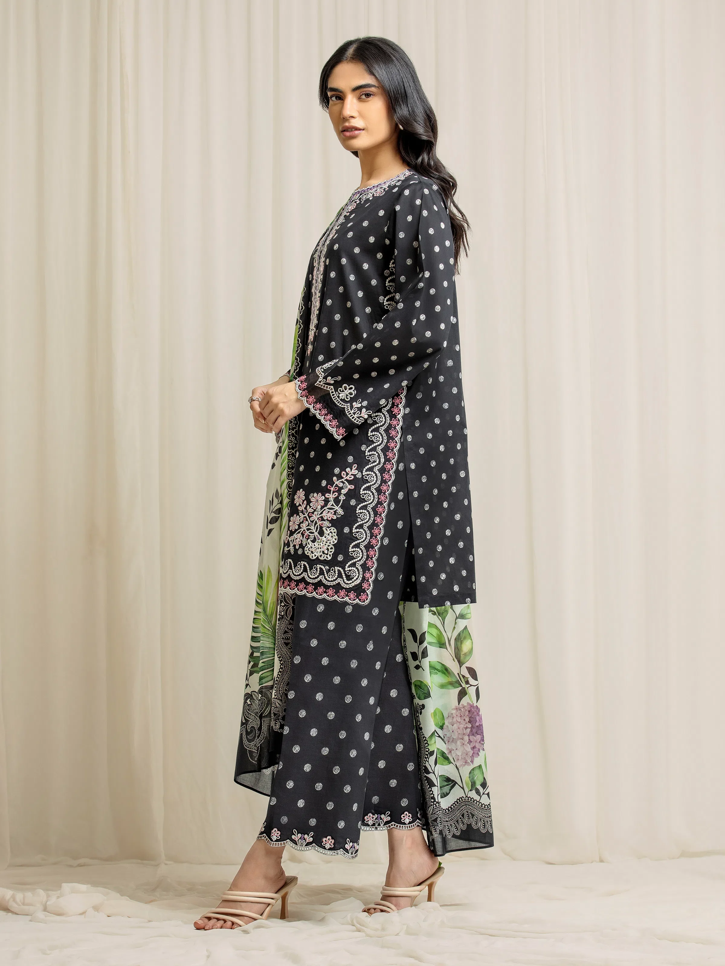Unstitched Embroidered Lawn Suit - EWU6V1-33002-3P - Image 5