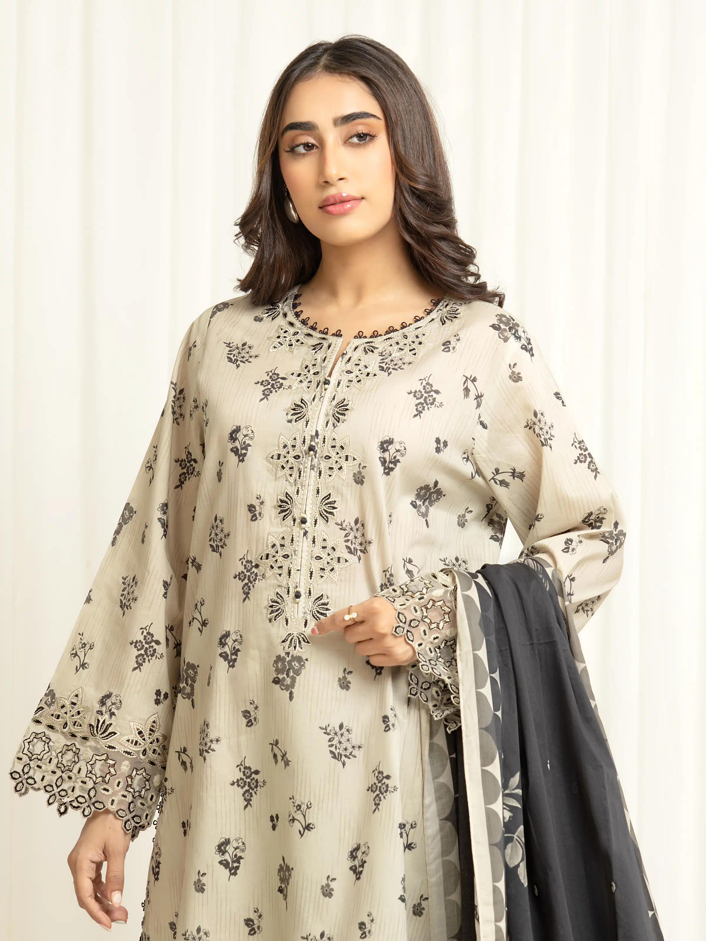 Unstitched Embroidered Lawn Suit - EWU6V1-33003-3P - Image 2