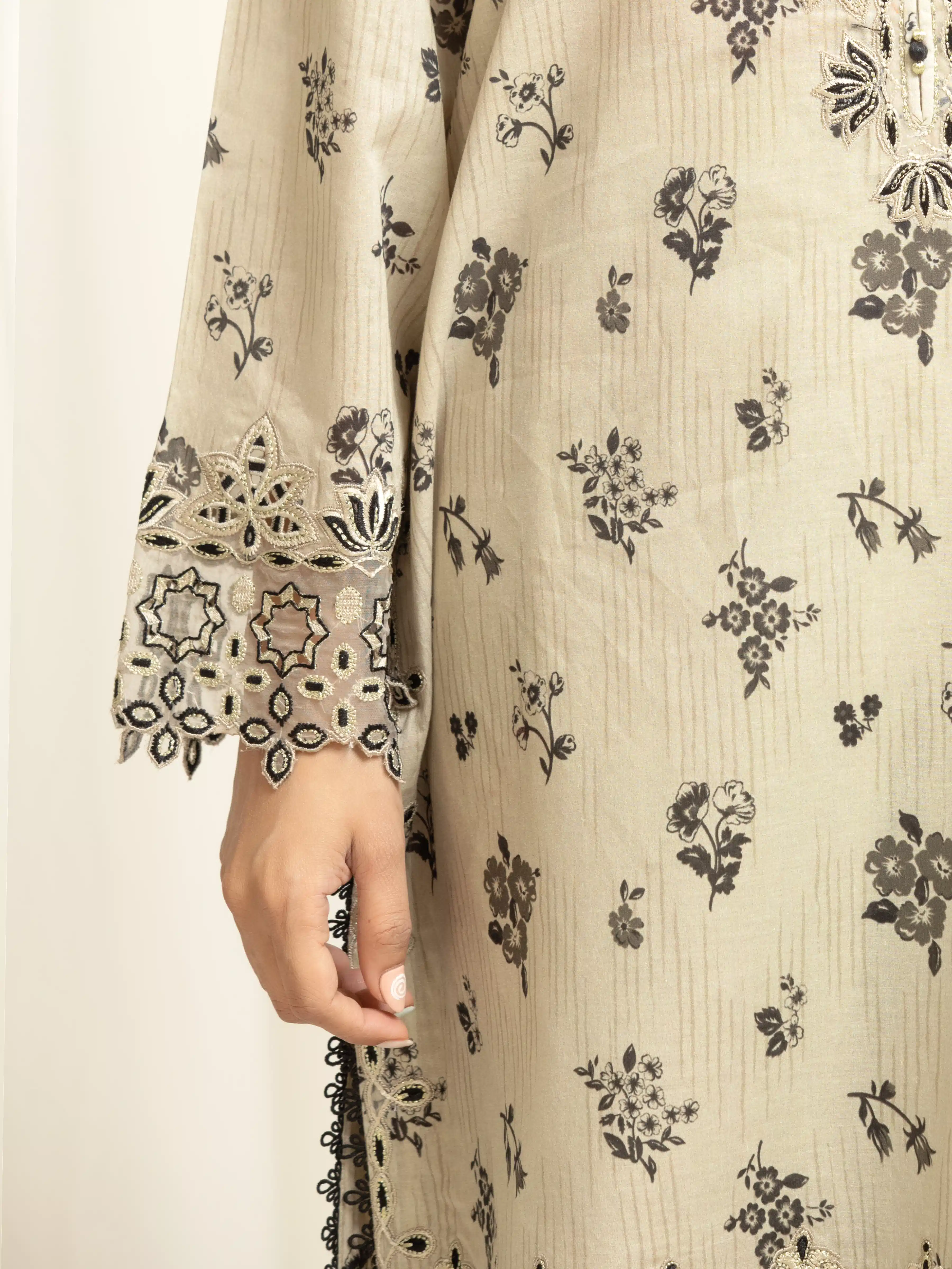 Unstitched Embroidered Lawn Suit - EWU6V1-33003-3P - Image 4