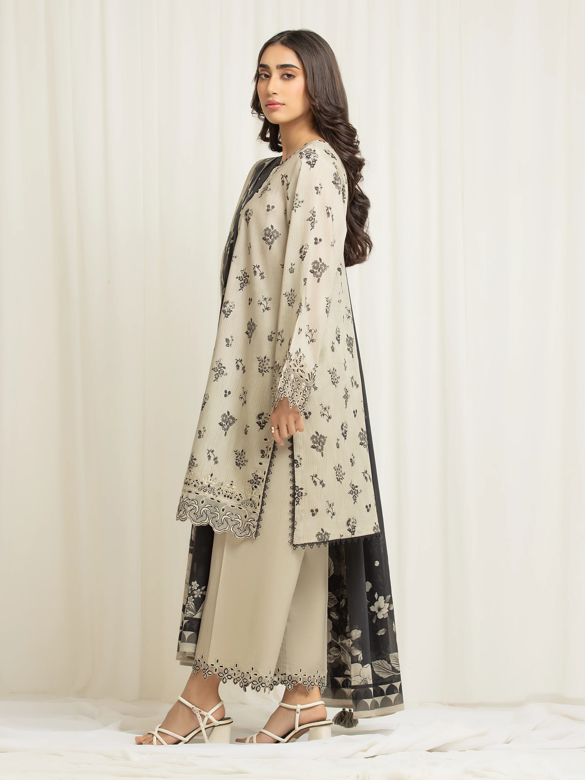 Unstitched Embroidered Lawn Suit - EWU6V1-33003-3P - Image 5