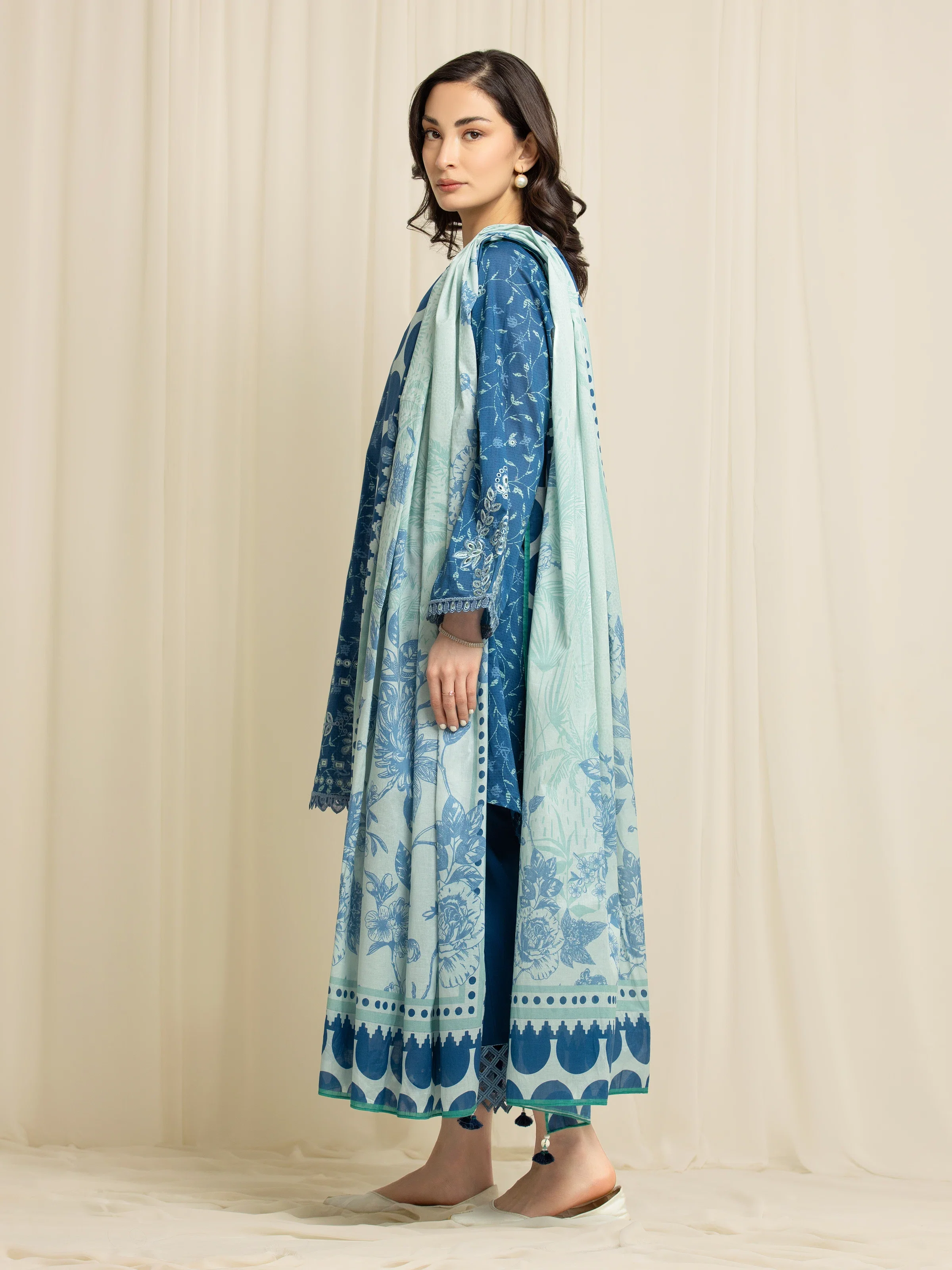 Unstitched Embroidered Lawn Suit - EWU6V1-33004-3P - Image 4