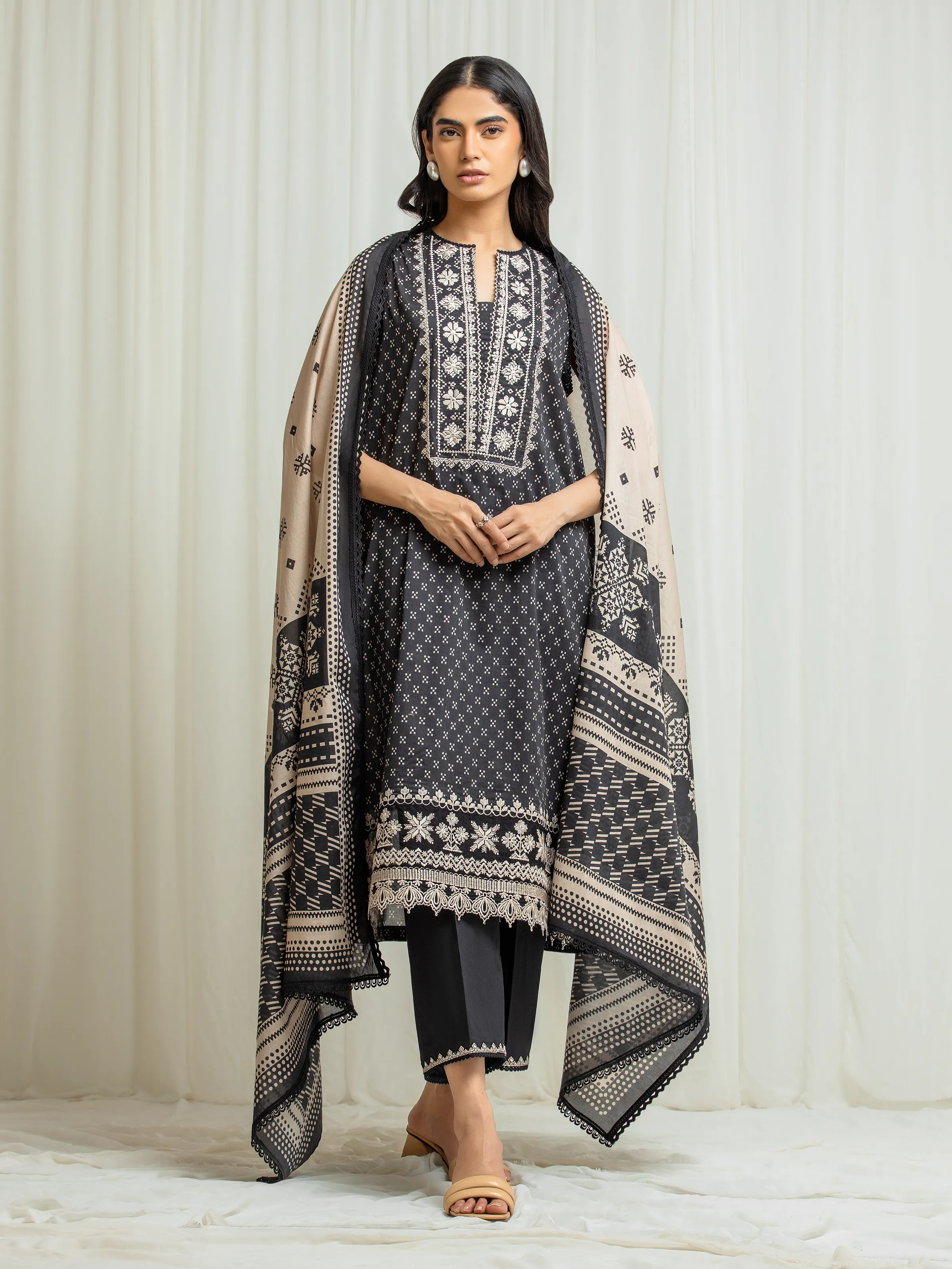 Unstitched Embroidered Lawn Suit - EWU6V1-33006-3P