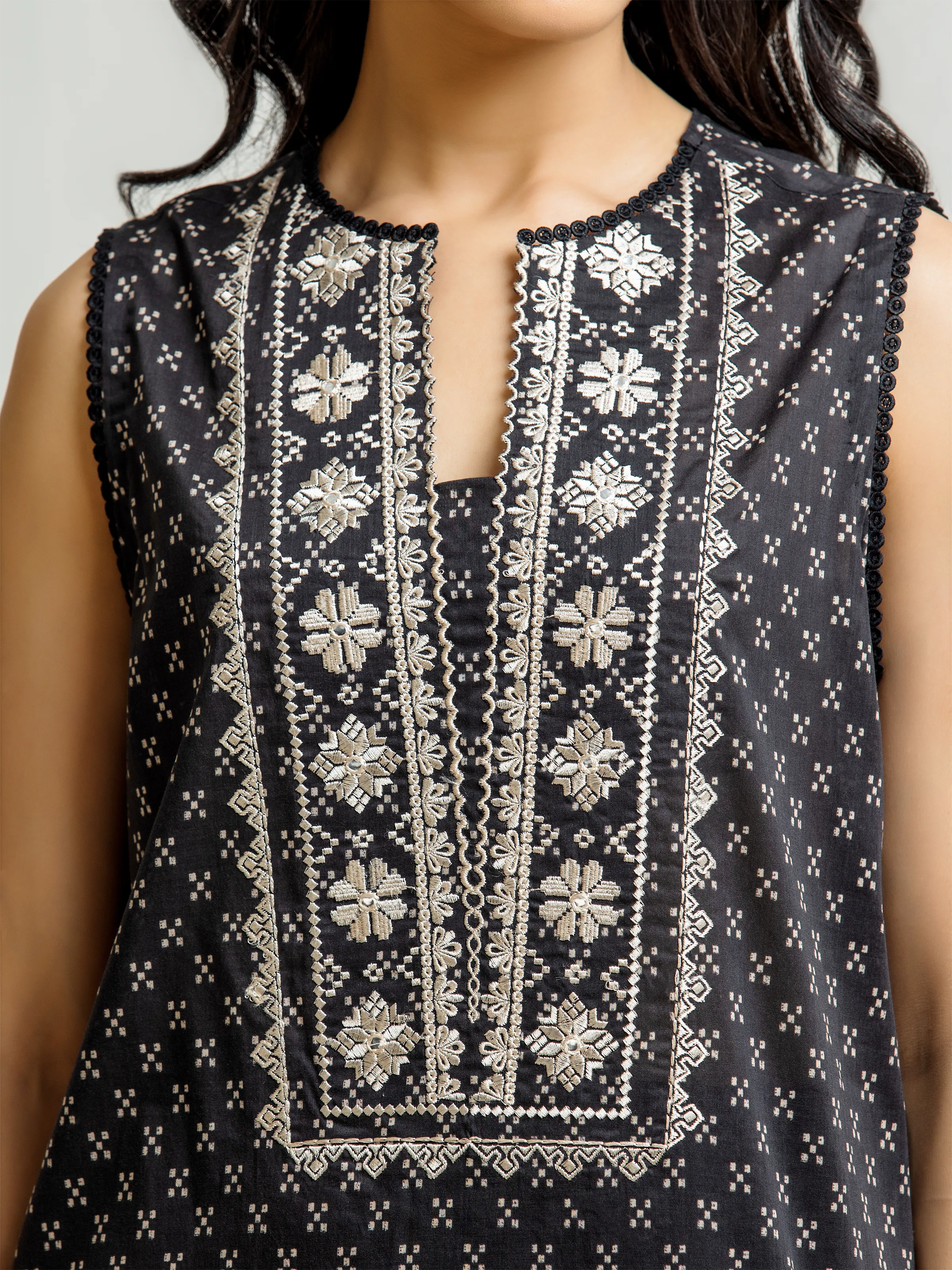 Unstitched Embroidered Lawn Suit - EWU6V1-33006-3P - Image 3