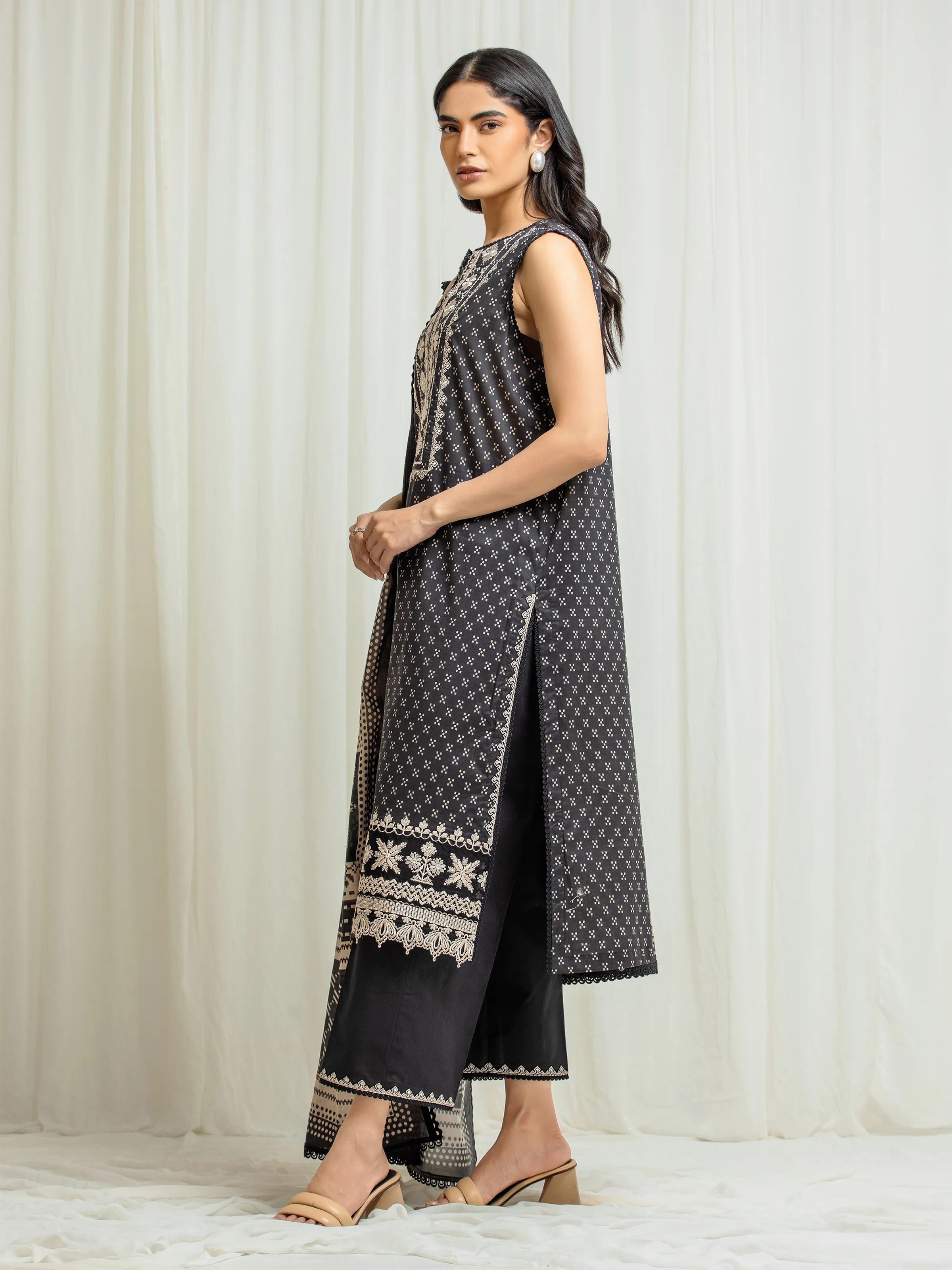 Unstitched Embroidered Lawn Suit - EWU6V1-33006-3P - Image 4