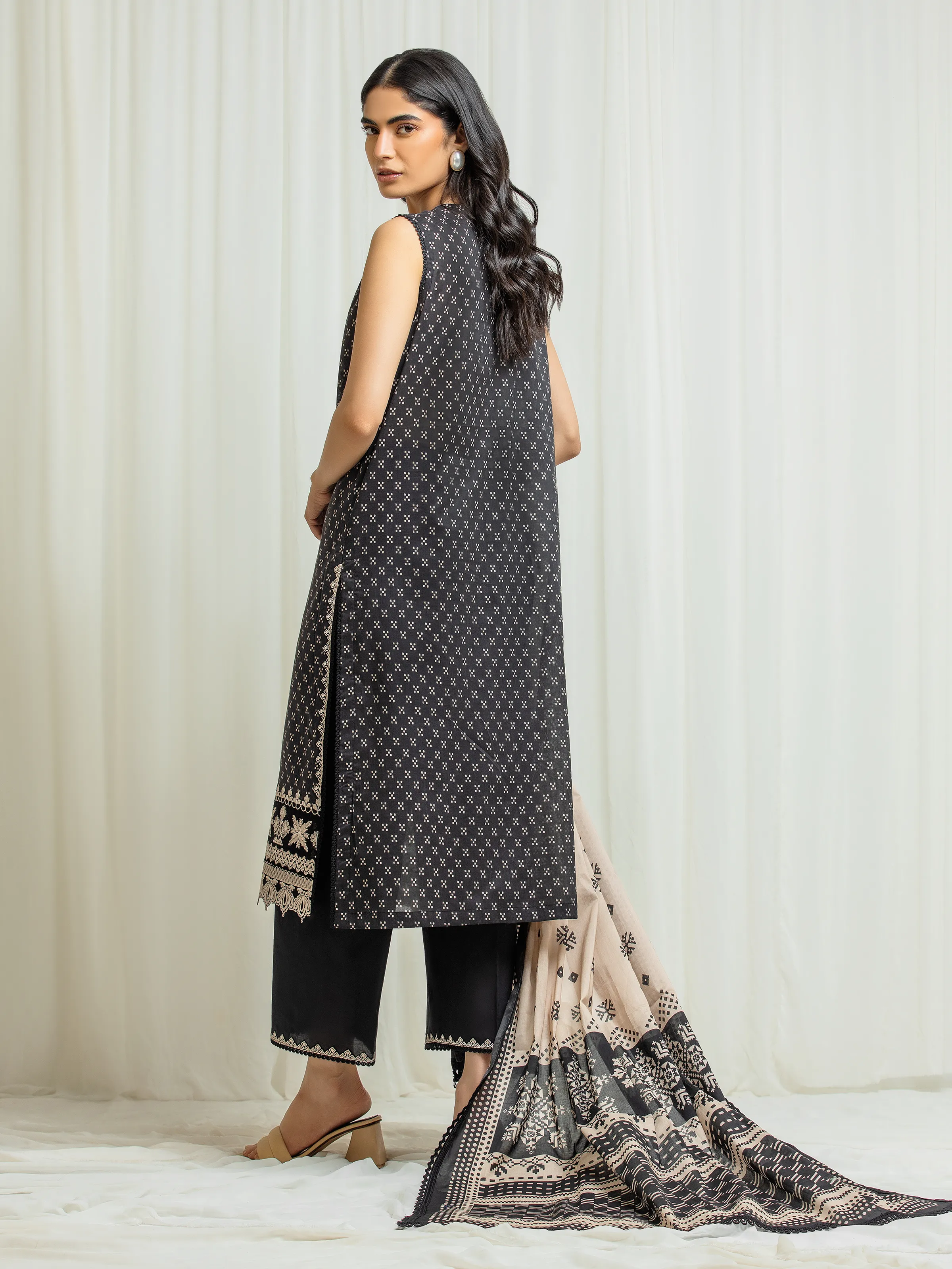 Unstitched Embroidered Lawn Suit - EWU6V1-33006-3P - Image 5
