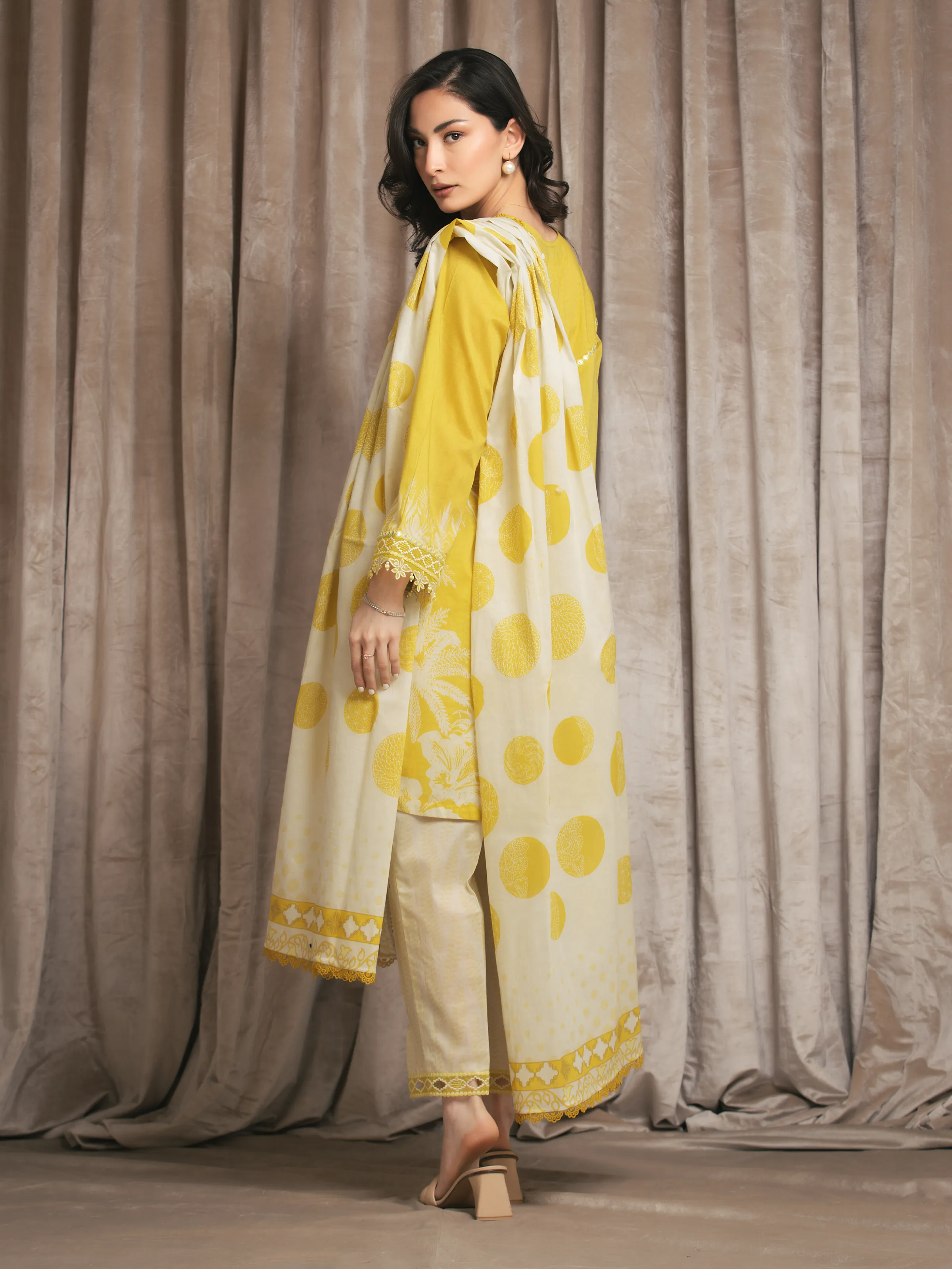 Unstitched Embroidered Lawn Suit - EWU6V1-33011-3P - Image 5