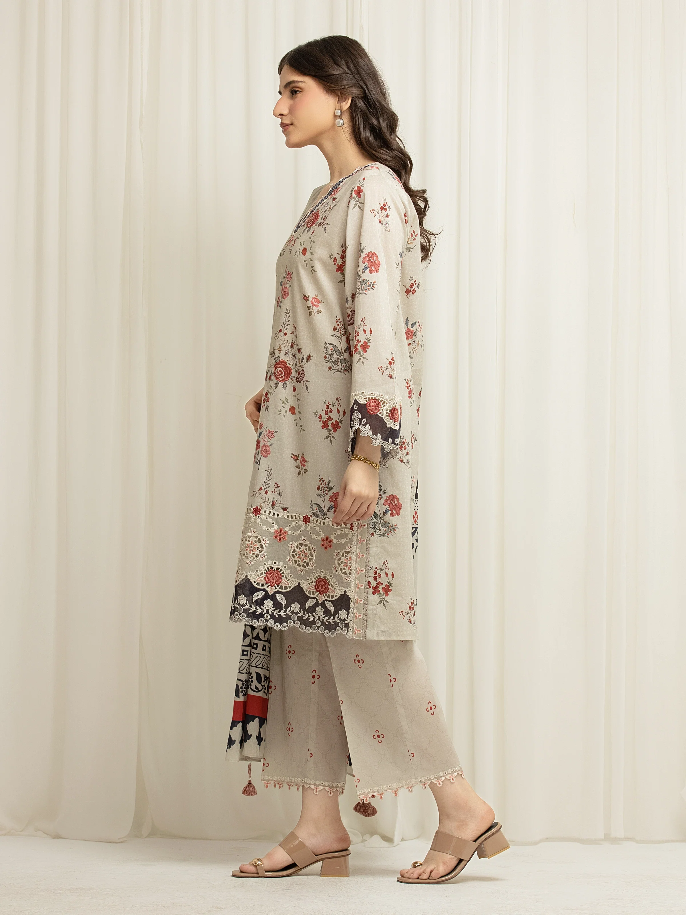 Unstitched Embroidered Lawn Suit - EWU6V1-33012-3P - Image 5