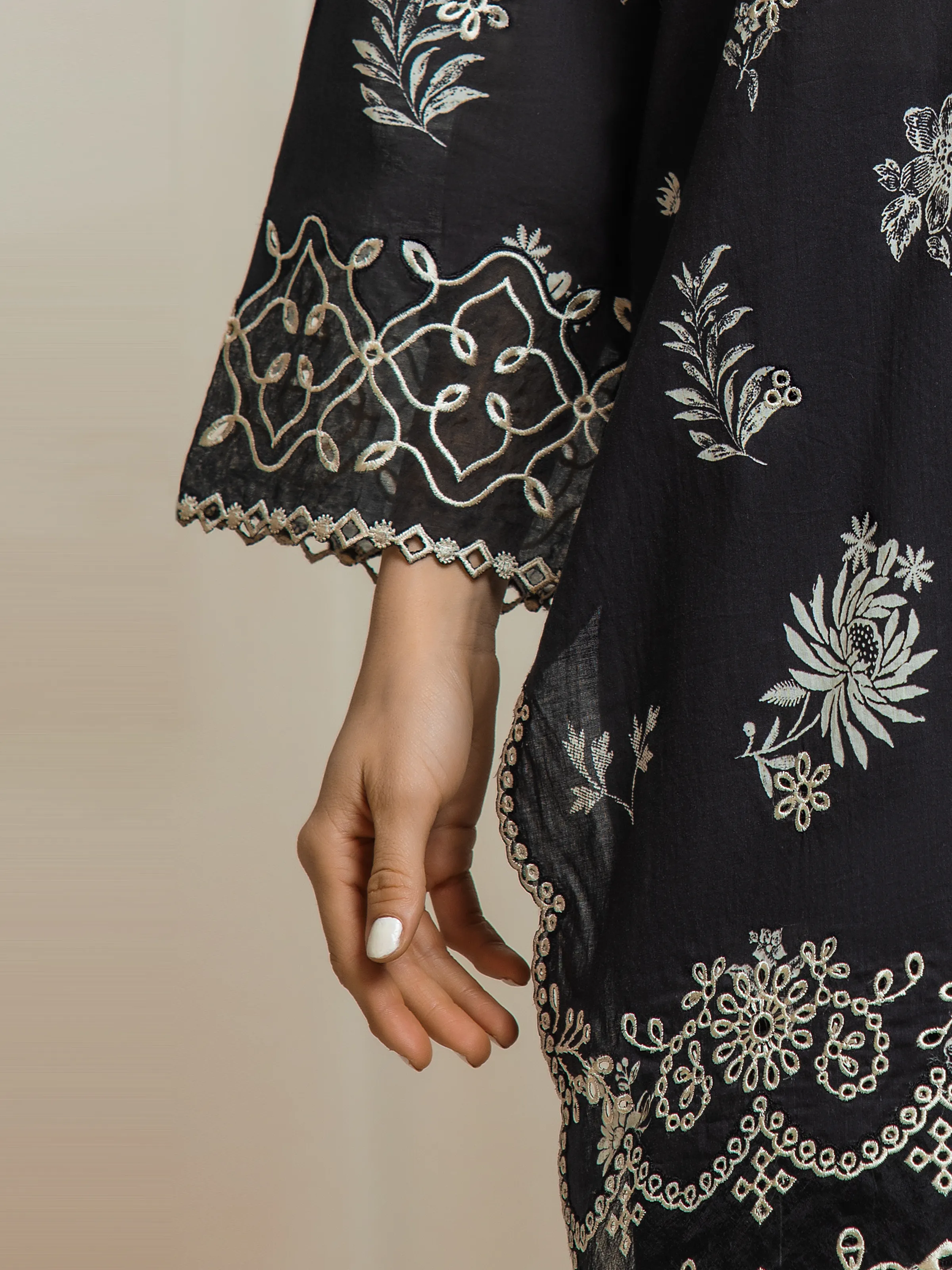 Unstitched Embroidered Lawn Suit - EWU6V1-33014-3P - Image 4