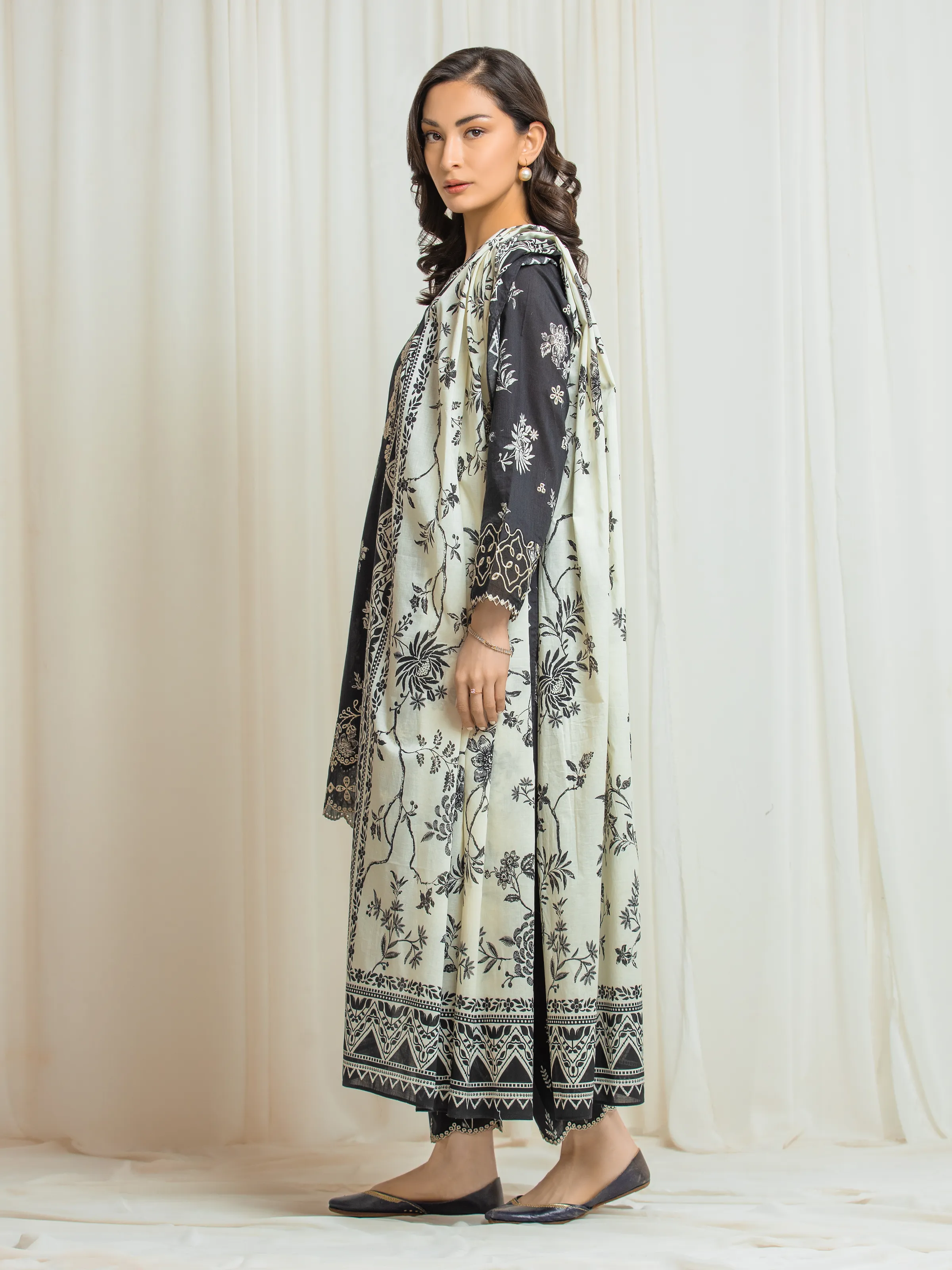 Unstitched Embroidered Lawn Suit - EWU6V1-33014-3P - Image 5